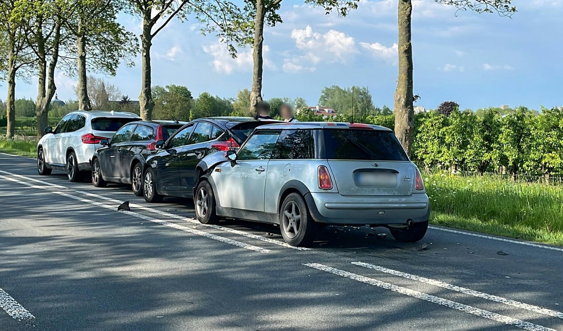 Vier auto’s op elkaar gebotst op N848 tussen Asperen en Leerdam