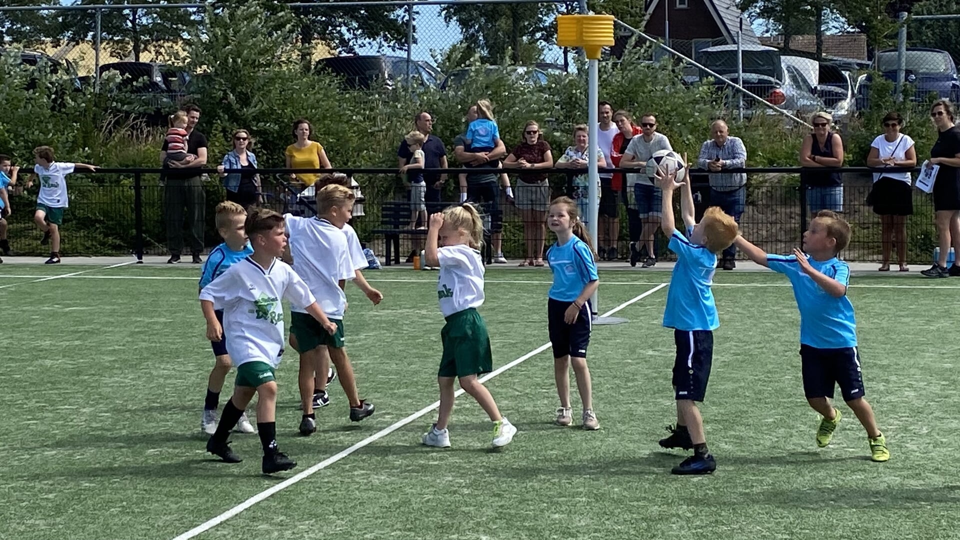 22 juni - schoolkorfbaltoernooi bij rood wit in wezep