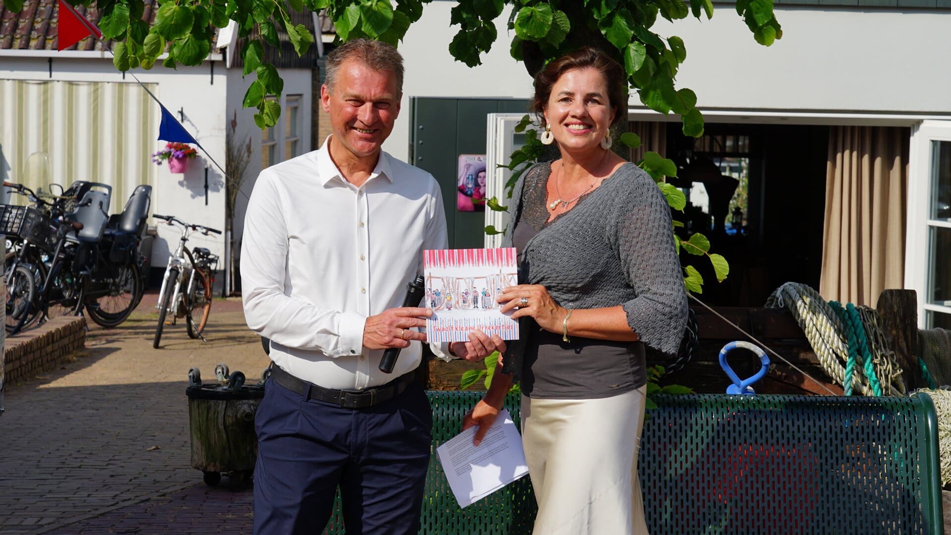 Jacqueline Visscher presenteert kinderboekje in dialect: ‘het Urkers is ...