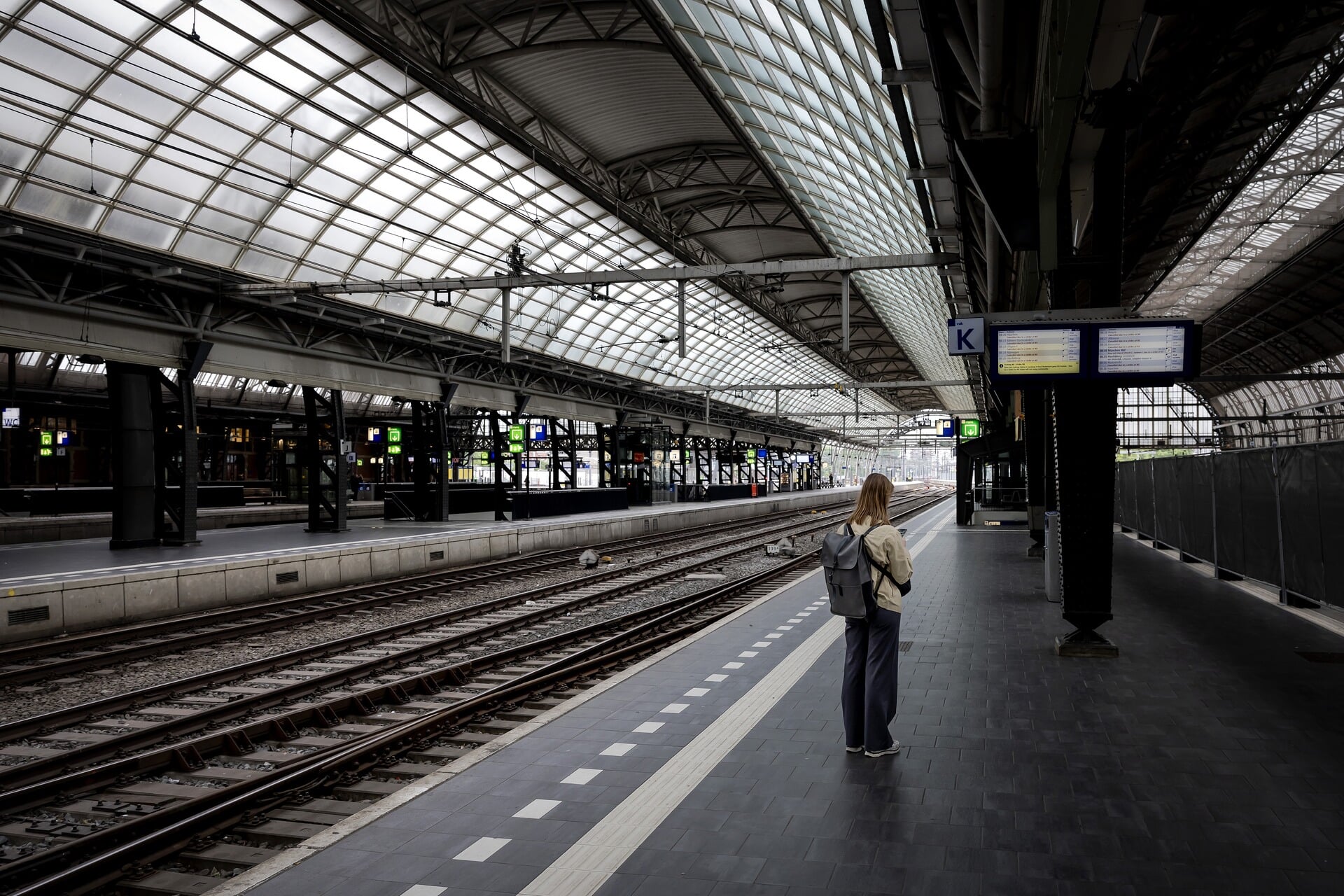 NS-medewerkers gaan vrijdag opnieuw staken voor meer loon. Zijn ze hebzuchtig of slechtbetaald?