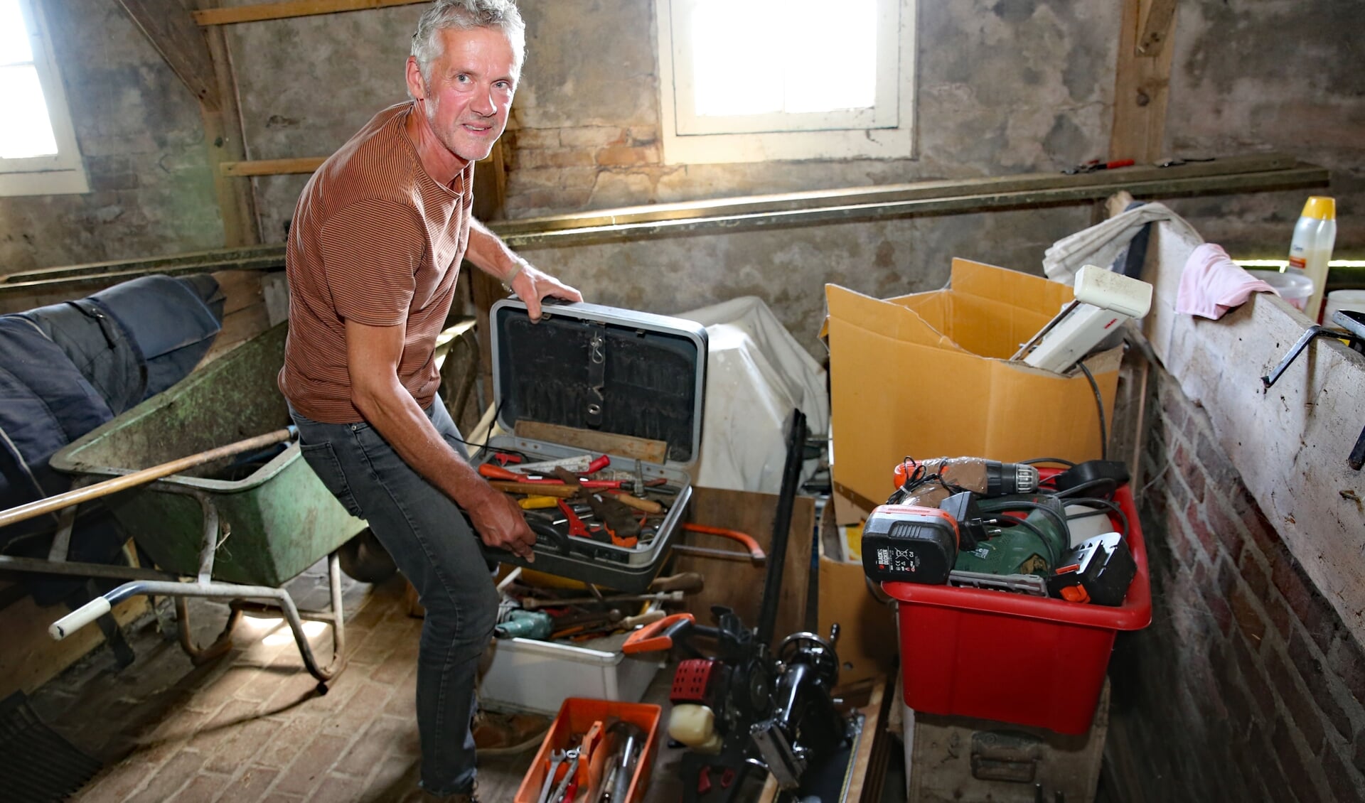 Peter Appel uit De Weere zamelt oud gereedschap in voor goede doel