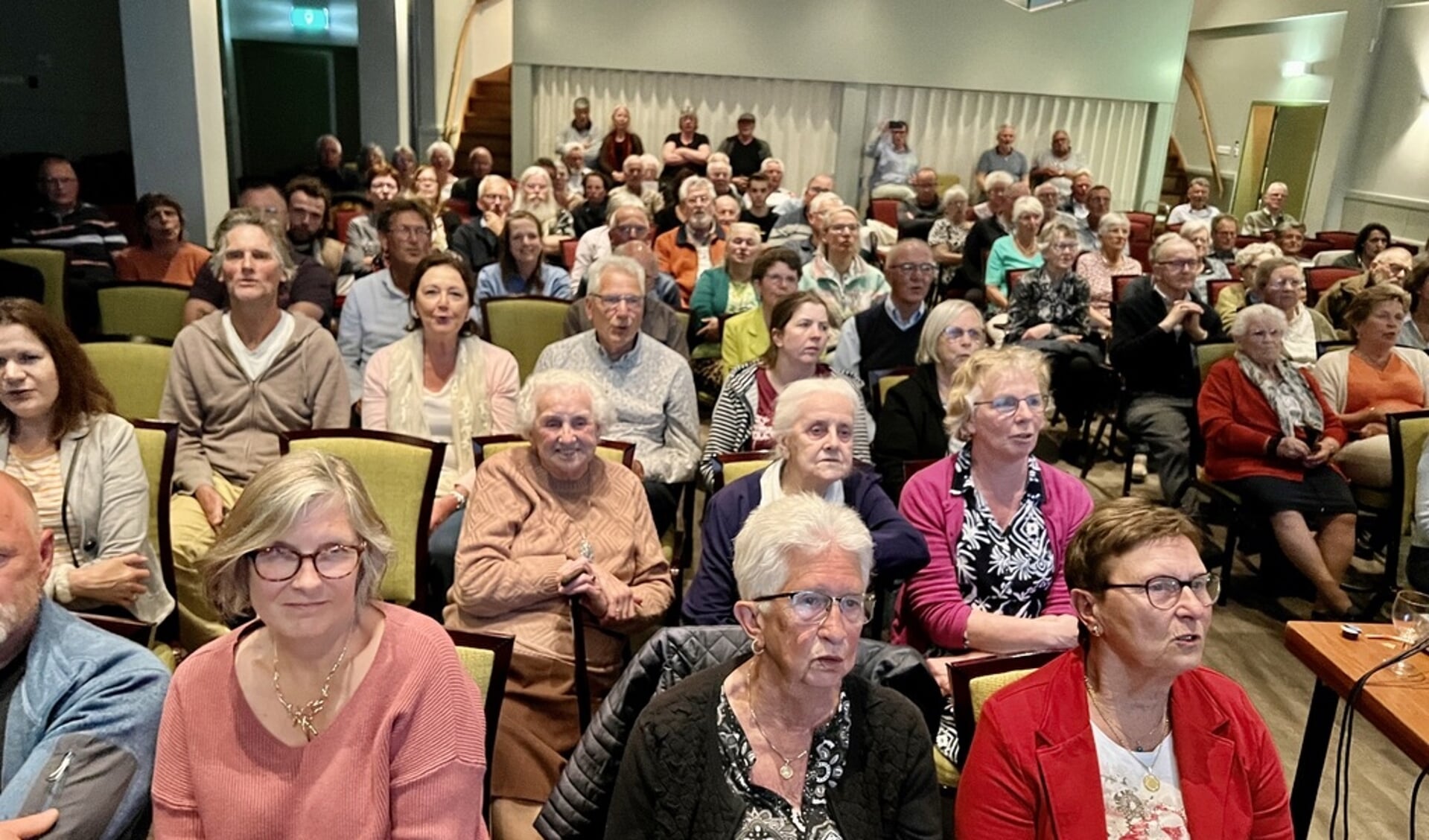 Grootste koor van Asperen zingt het West Betuwe Lied
