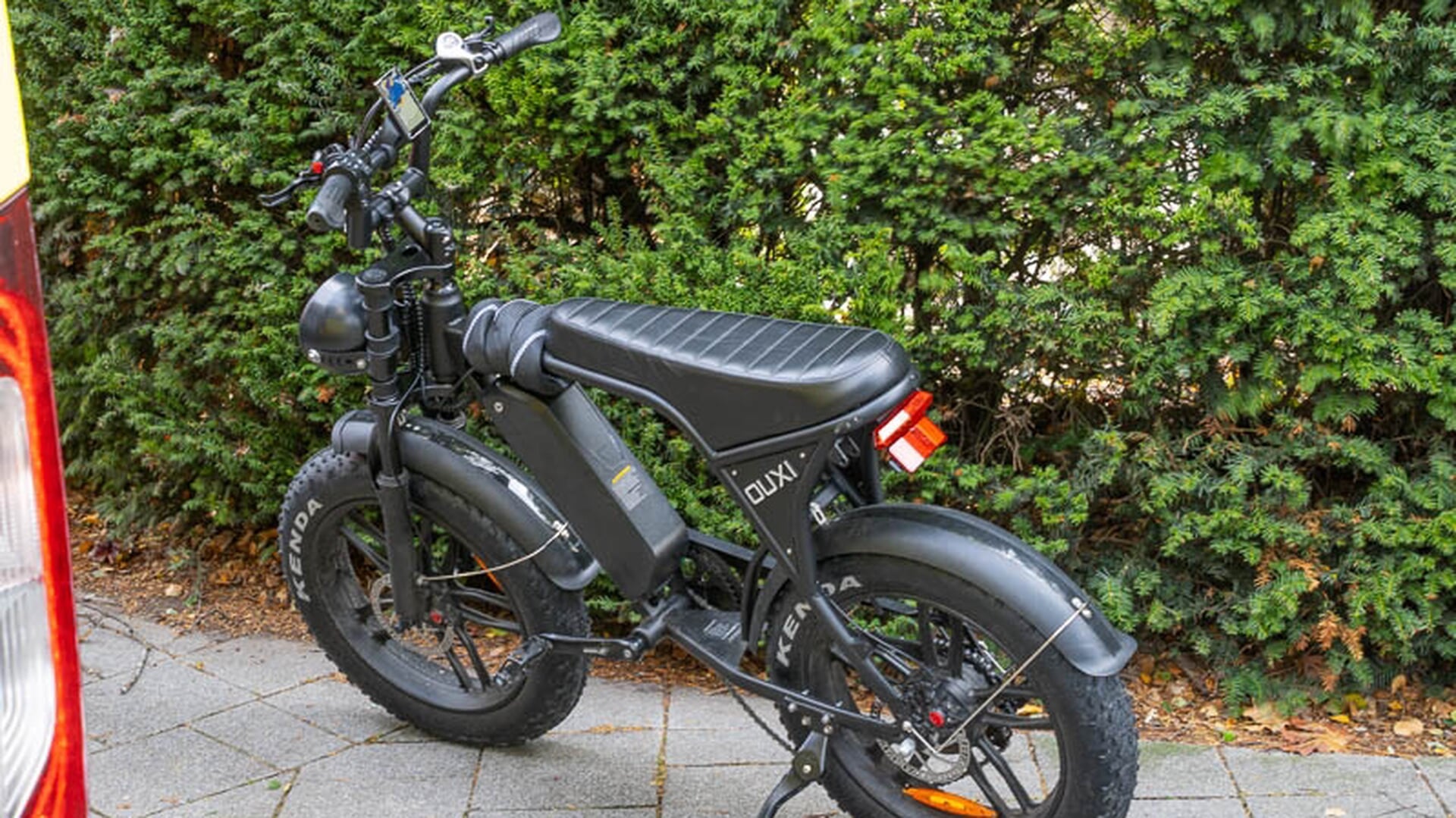 Jongen(11) op fatbike in botsing met automobilist op kruising Halsterseweg