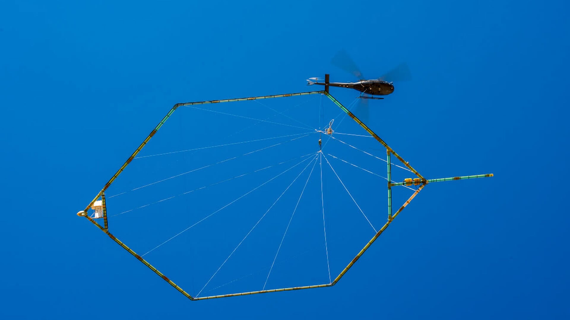 Deze opvallende helikopter doet onderzoek naar West-Brabantse bodem