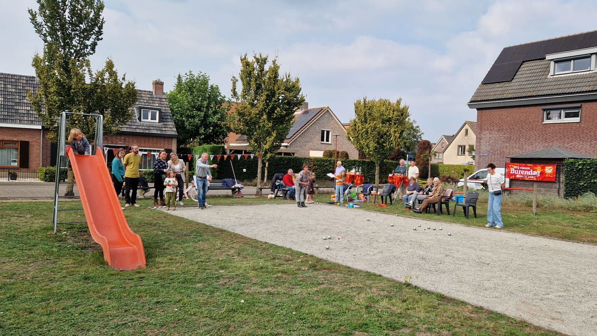 Burendag en opgeknapte boulesbaan in het Biesveld