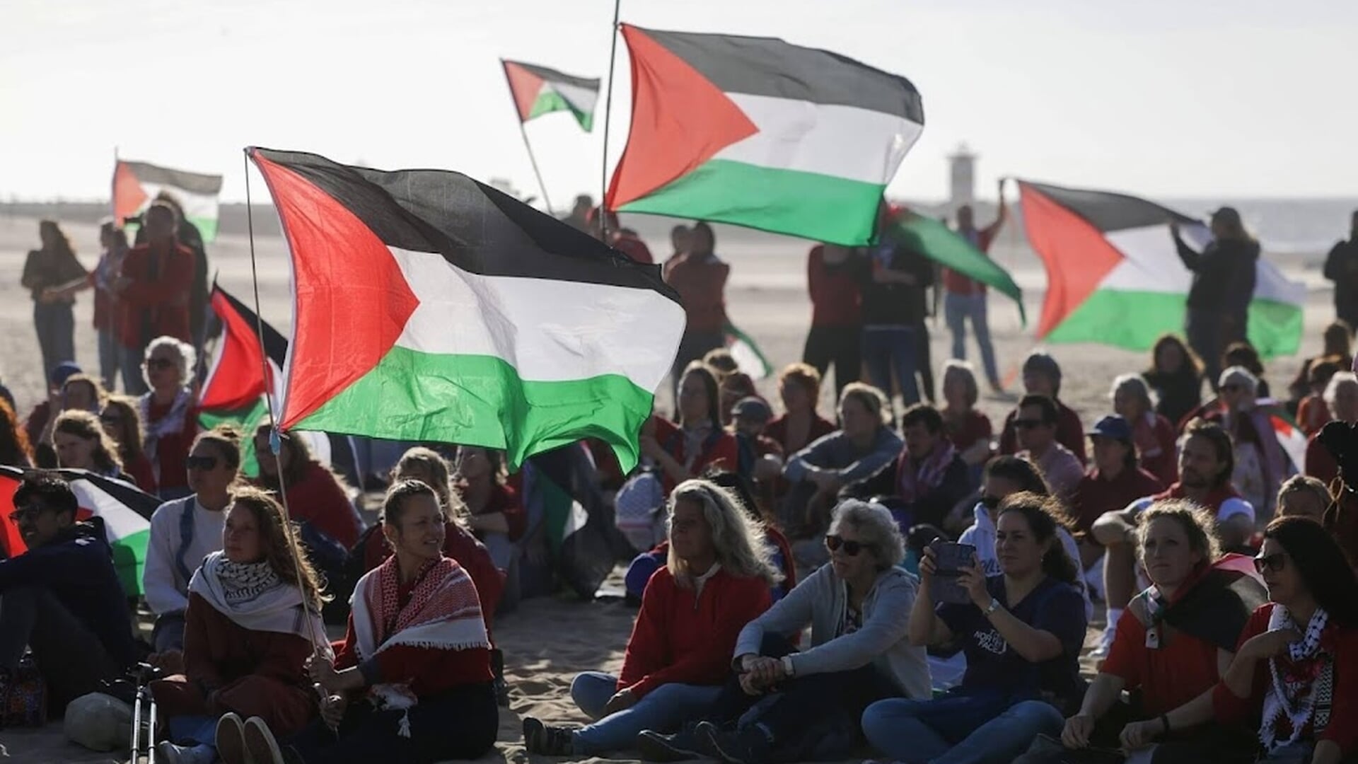 Protest Scheveningen tegen ‘medeplichtigheid NAVO in oorlog Gaza’