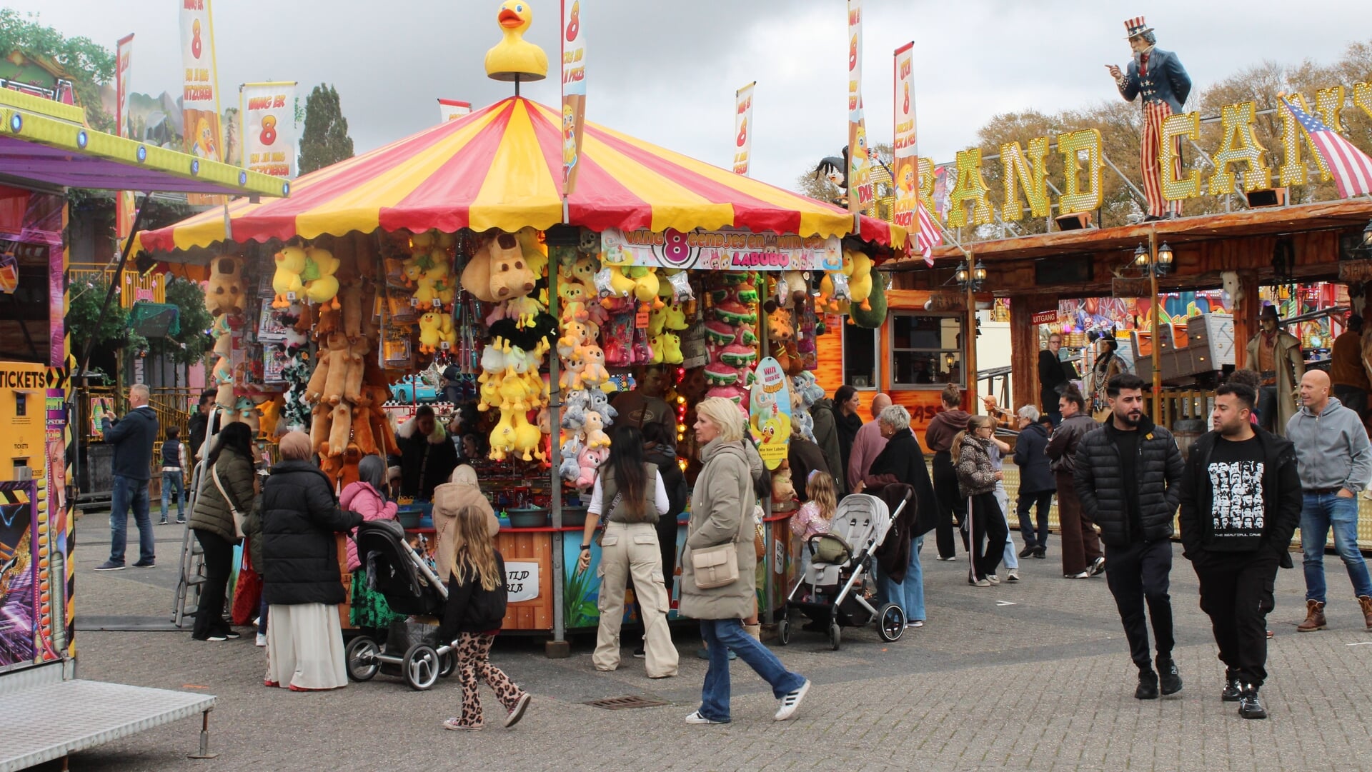 Herfstvakantie zorgt voor gezellige drukte op de kermis: ‘We zien veel gezinnen en jongeren’