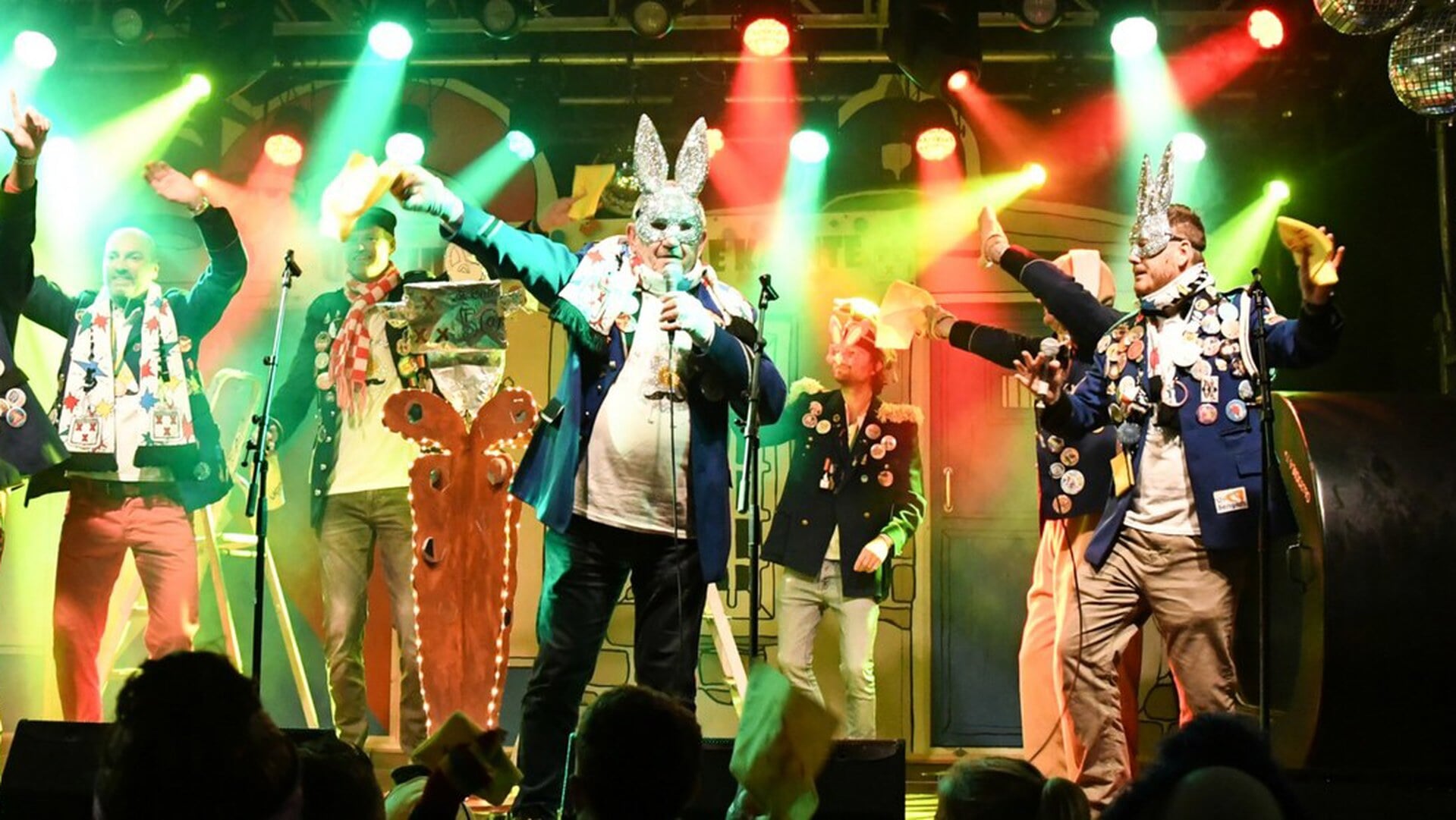 Zeuvebultelaand trapt carnavalsseizoen af met 11-11 bal en liedjesfestival