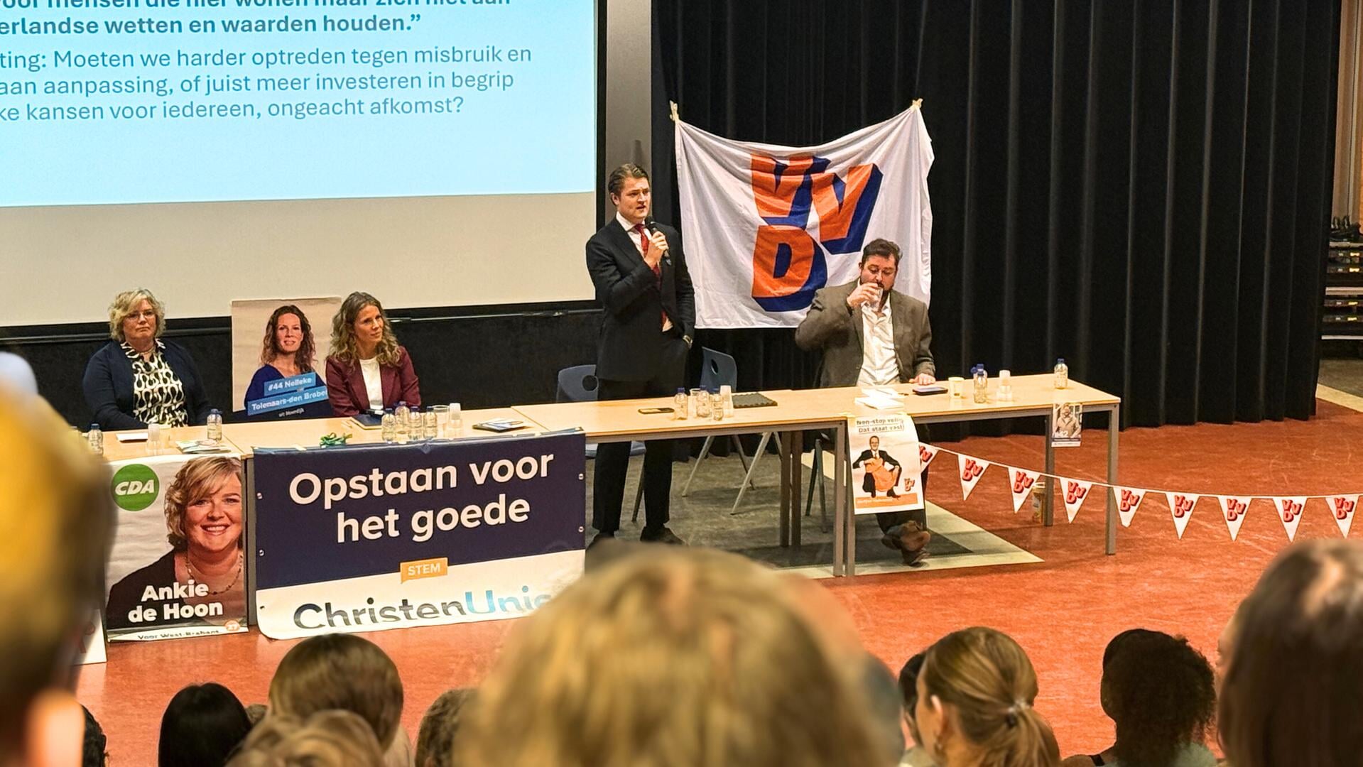 Van Den Haag naar de klas: fel scholendebat op ’t Rijks over migratie, klimaat en respect
