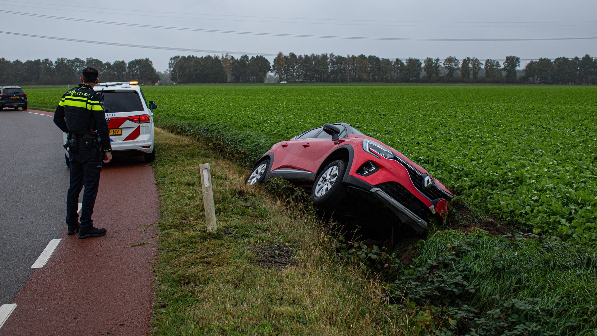 Automobilist belandt in sloot aan Westelaarsestraat in Heerle