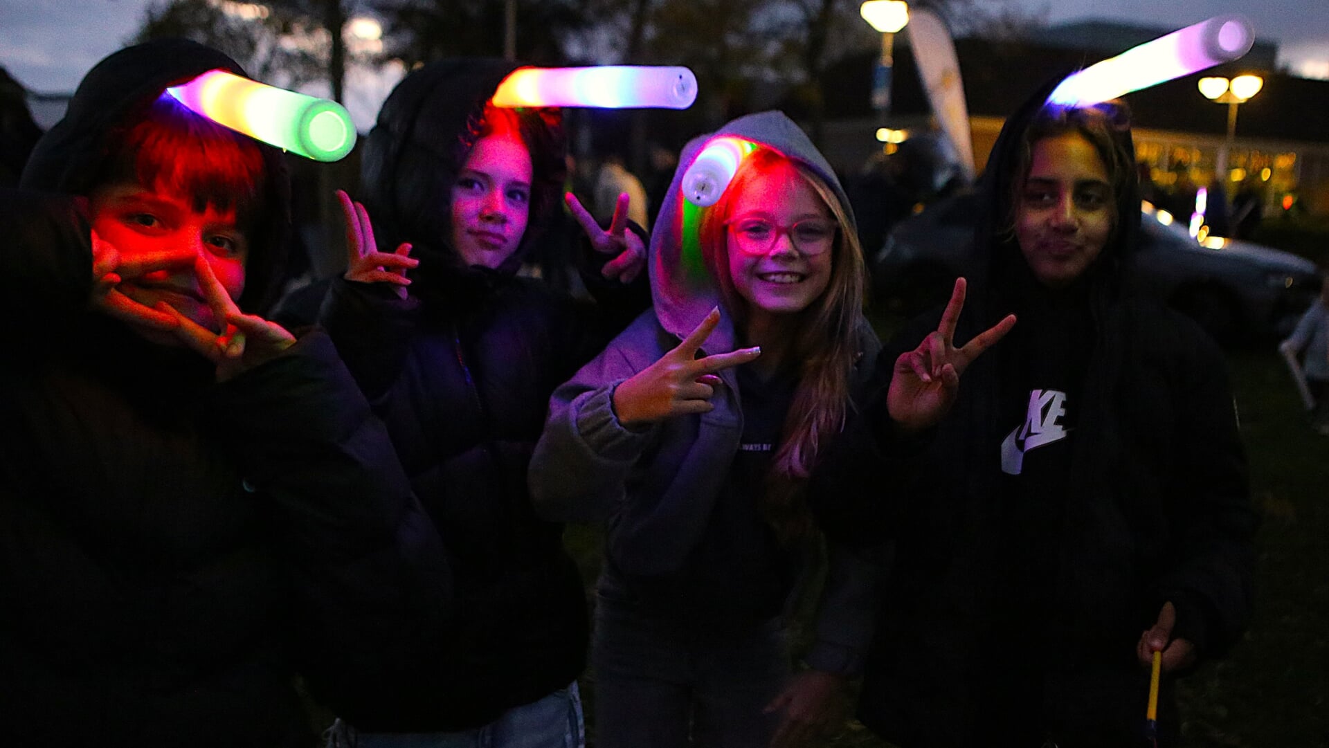 Jong en oud trekt weer met lichtjes door de Thoolse straten