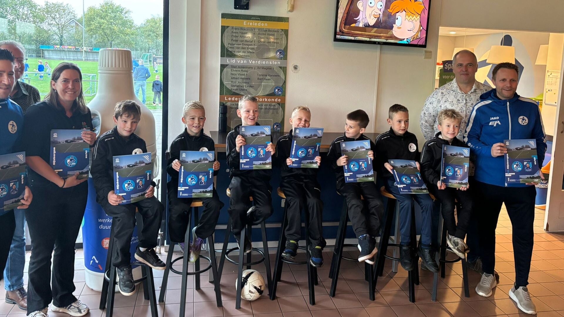 Lokale voetbalplaatjesactie PLUS van Eekelen en VVR