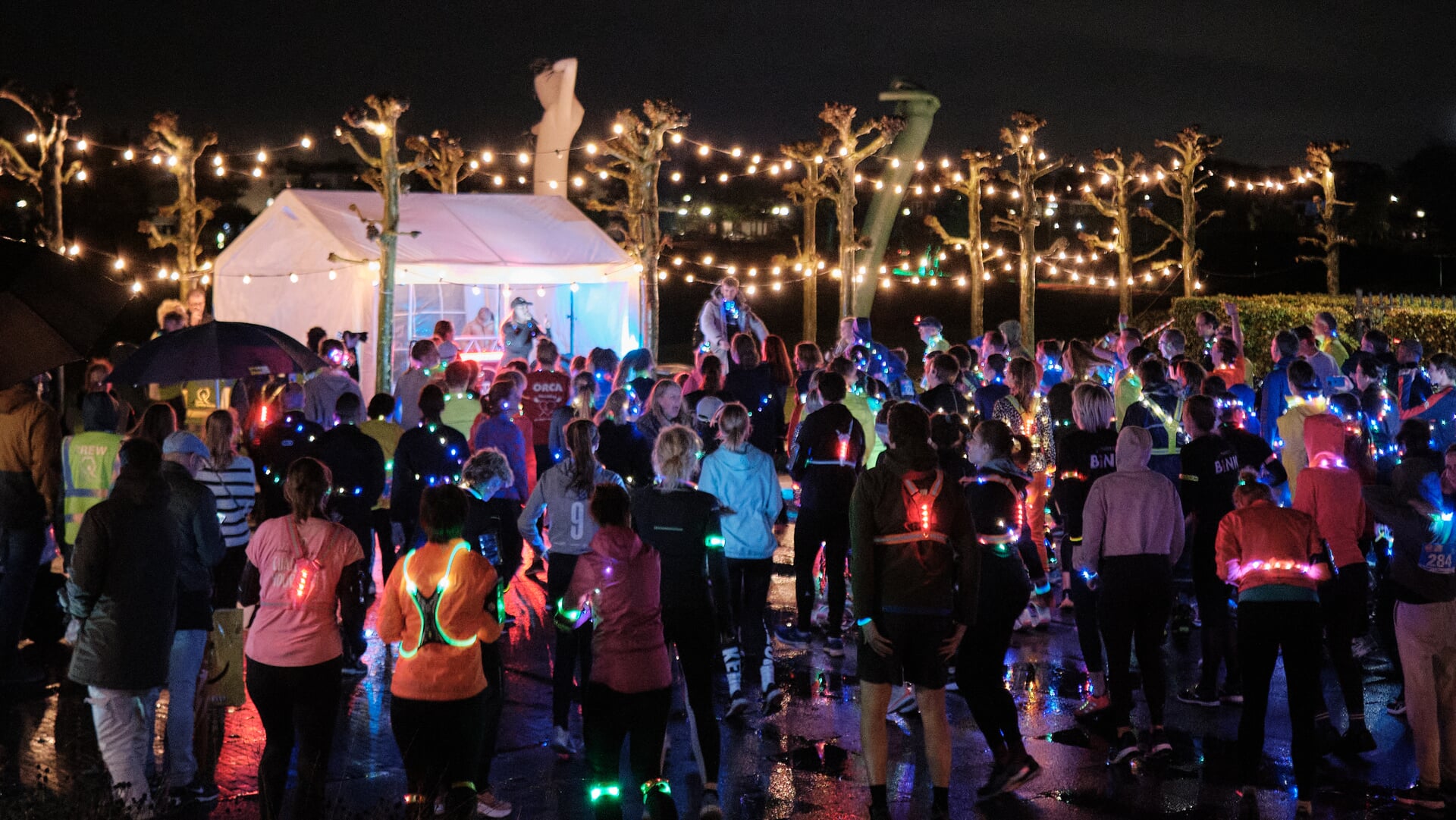 Kleurrijk wandel- en hardloopevenement in het donker krijgt 9e editie