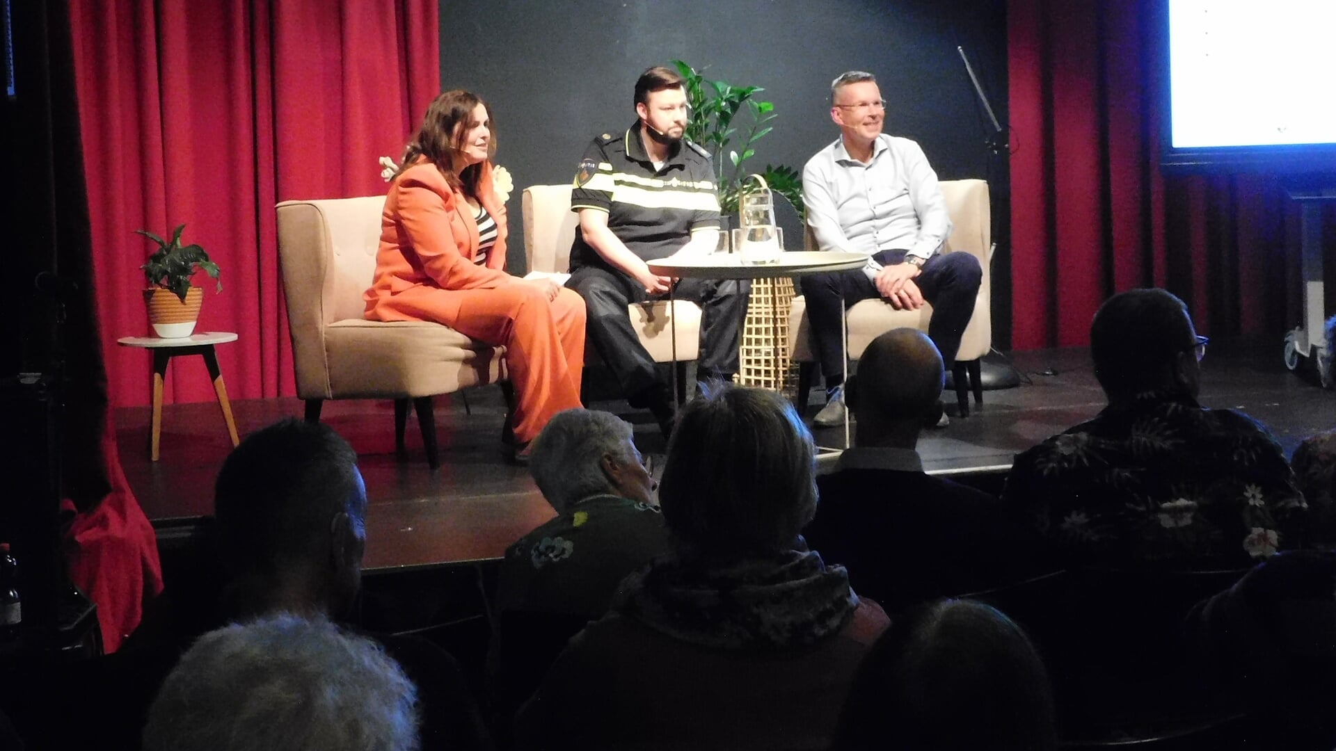 Internetfraude neemt toe: politie en andere partijen geven tips tijdens informatieavond in bibliothe