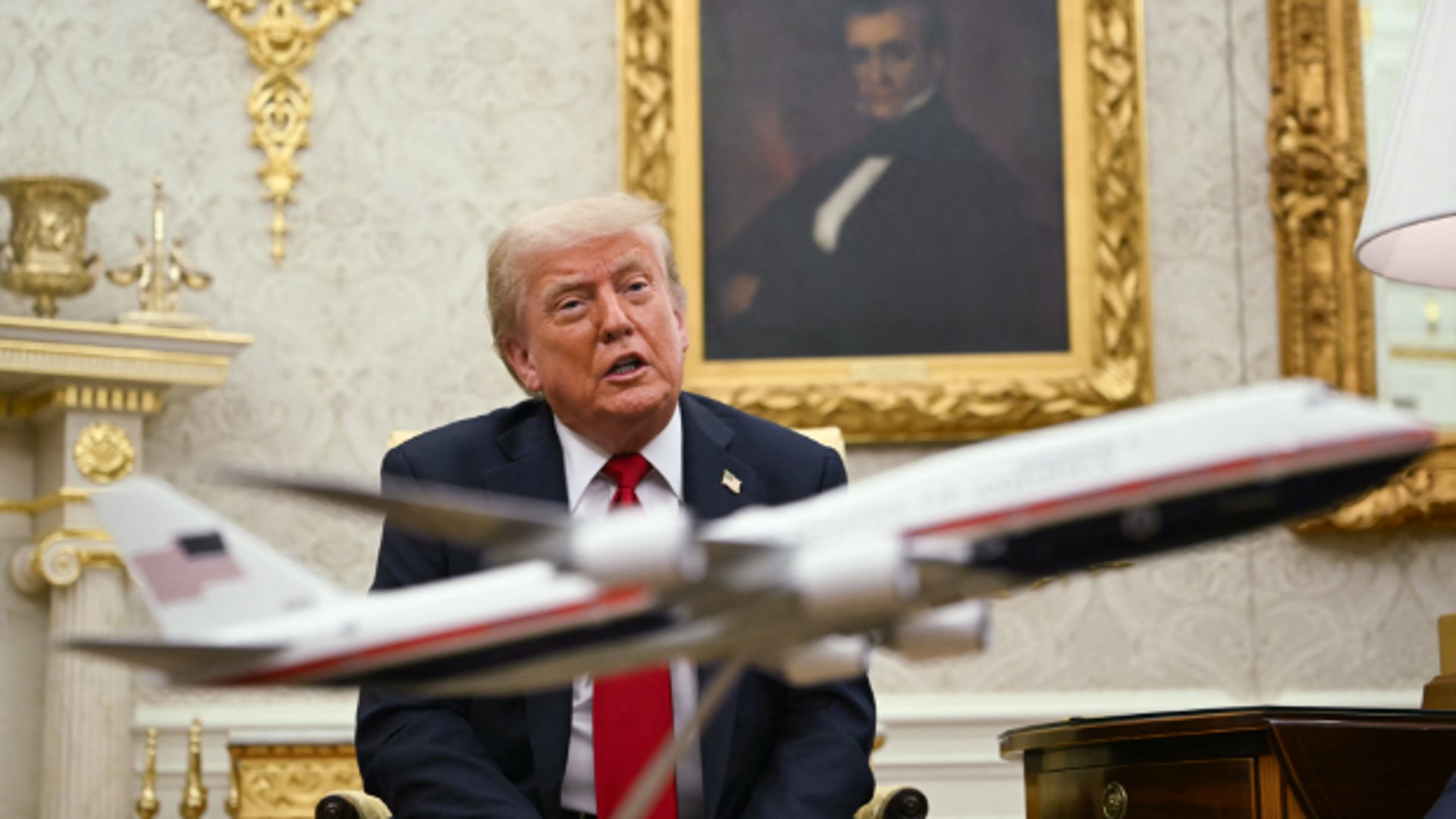 Trump is uitgepraat met Poetin: VS gaan ‘de beste wapens’ leveren voor Oekraïne en Europa betaalt