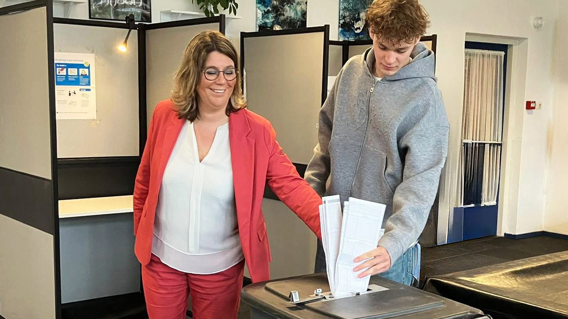 Tweede Kamerverkiezingen: Sem brengt voor allereerste keer stem uit