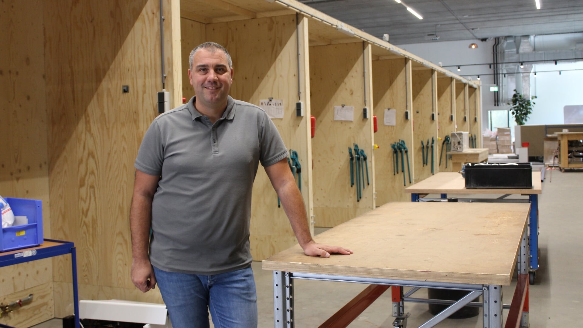 Op de werkvloer bij Joey van Hoppenbrouwers Thuis: ‘Ik bouw mee aan iets nieuws’