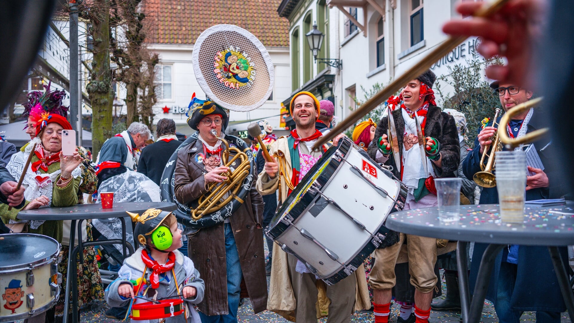 Dweilband De Krasse Krabben zoekt blazers voor Vastenavend