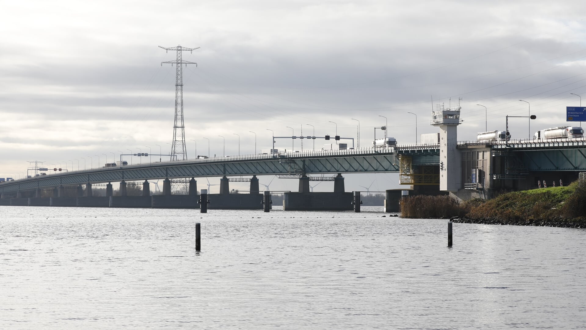 Haringvlietbrug (A29) binnenkort in beide richtingen twee nachten dicht