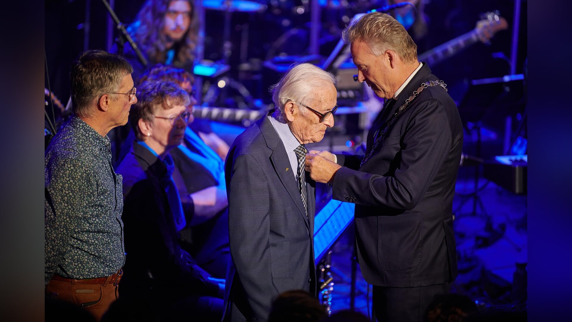 Ereteken voor Orde en Vrede voor heer Leendert Arie Nobel