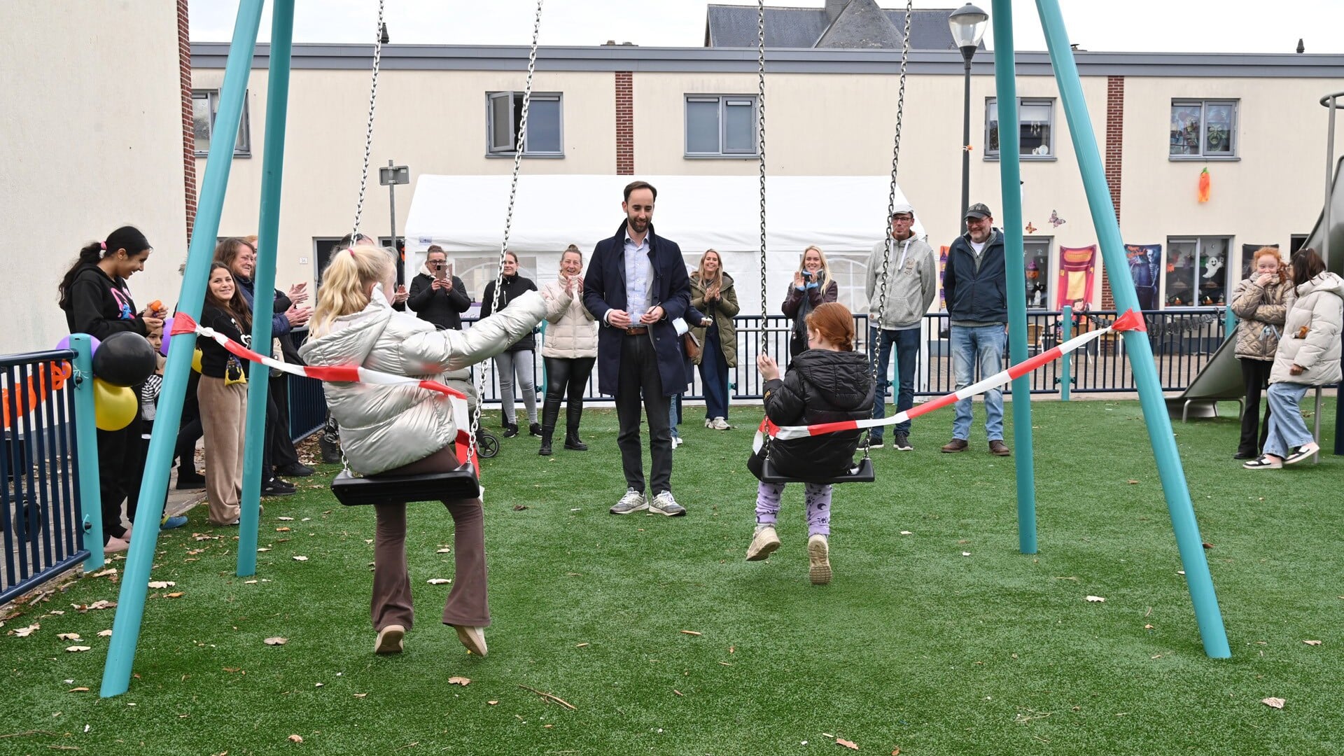 De vernieuwde speelplek aan de Vestingstraat is feestelijk geopend