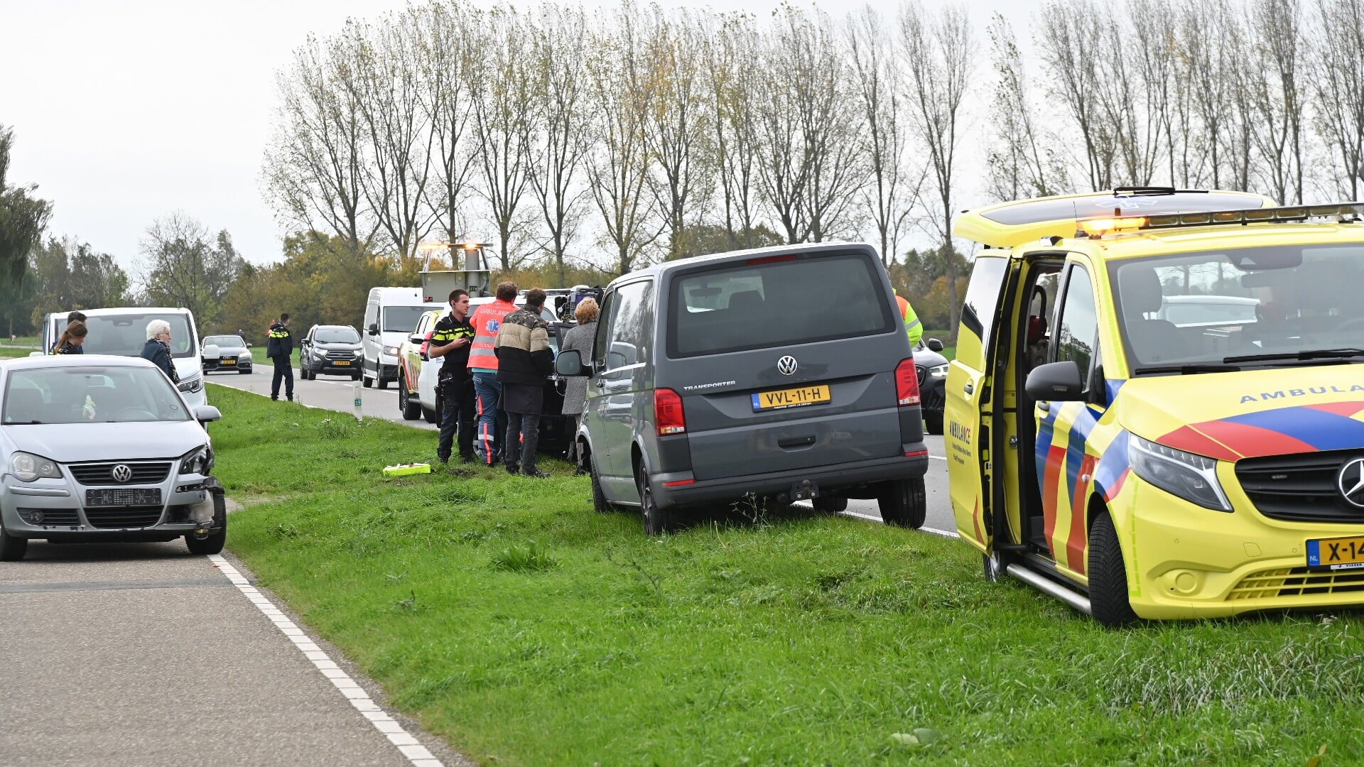 Drie voertuigen botsen op Zevenbergseweg