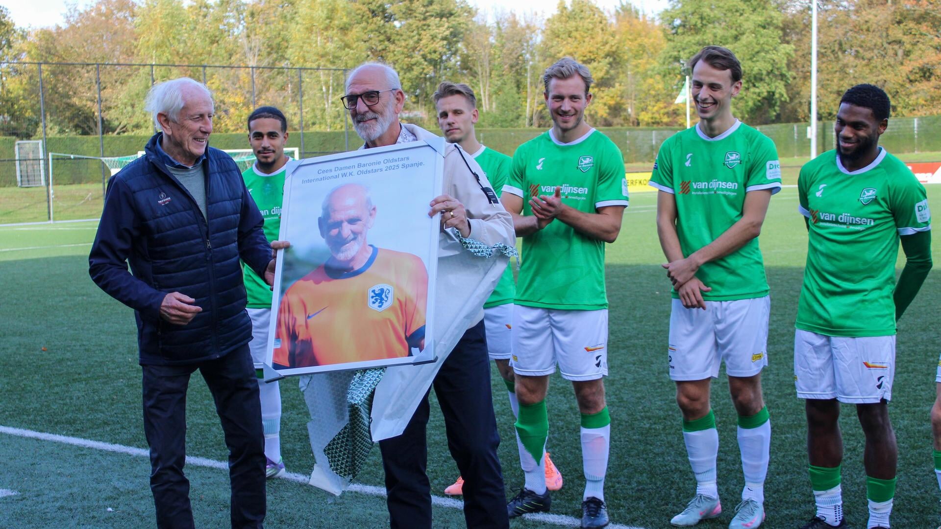 Baronie huldigt haar nieuwe International Cees Damen