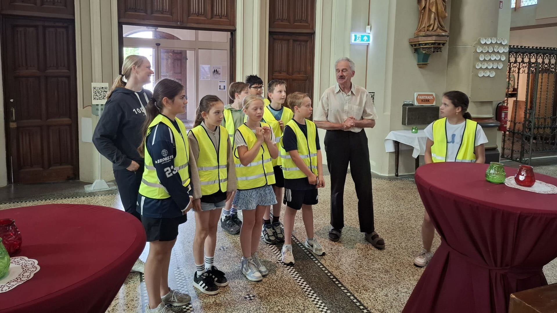Scholen bezoeken de kerken in Maarssen
