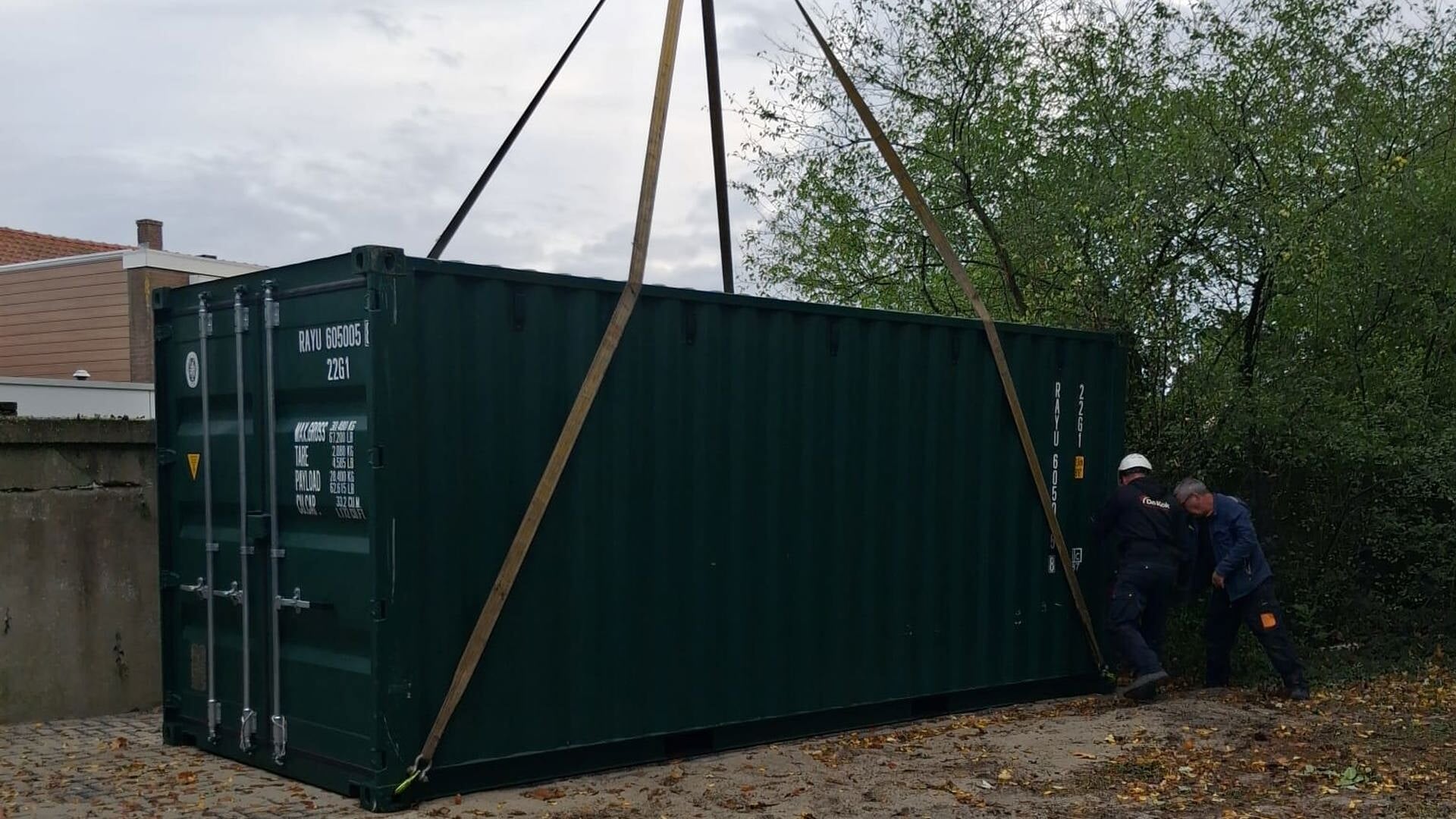 Zeecontainer geplaatst op begraafplaats Bachlaan dankzij gemeentelijke subsidie