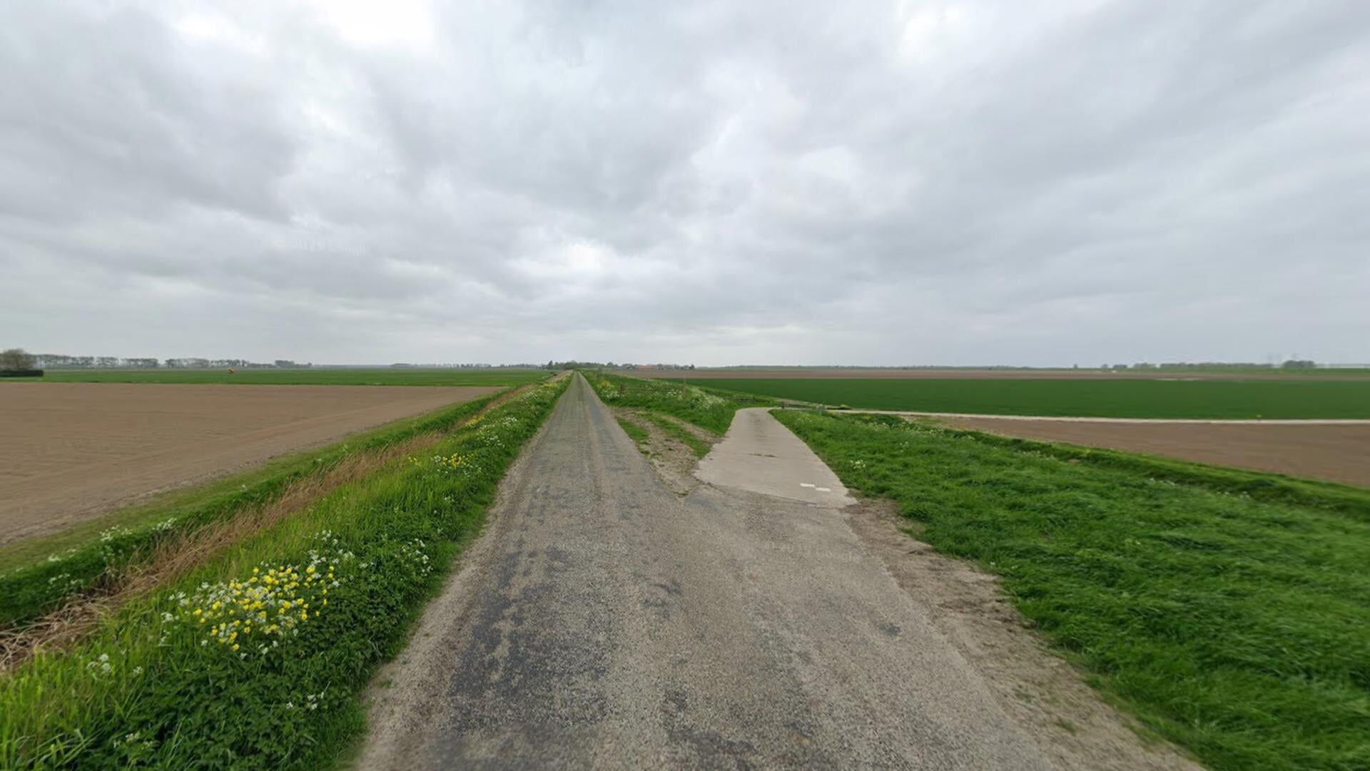 Inwoners Dinteloord geven advies over opbrengsten windmolens Karolinapolder