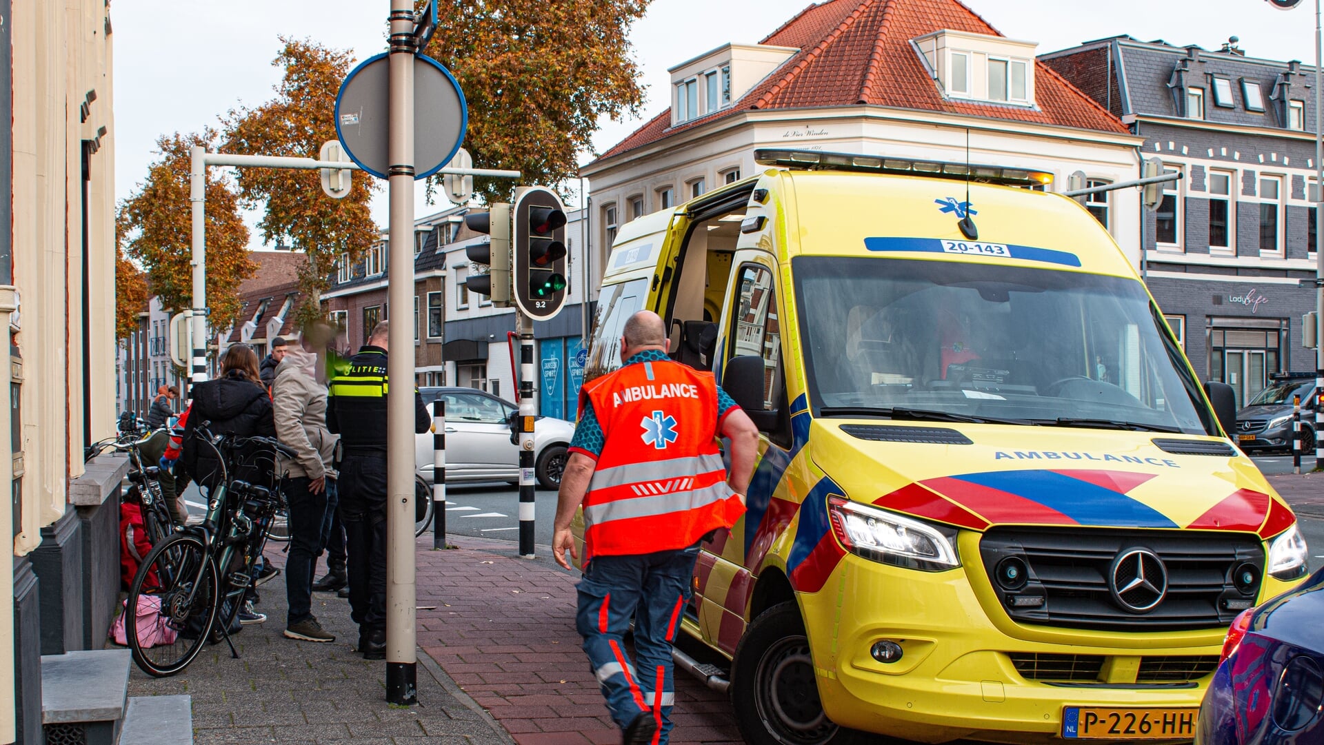 Fietsster gewond bij aanrijding met automobilist op kruising Antwerspestraatweg en Van Dedemstraat