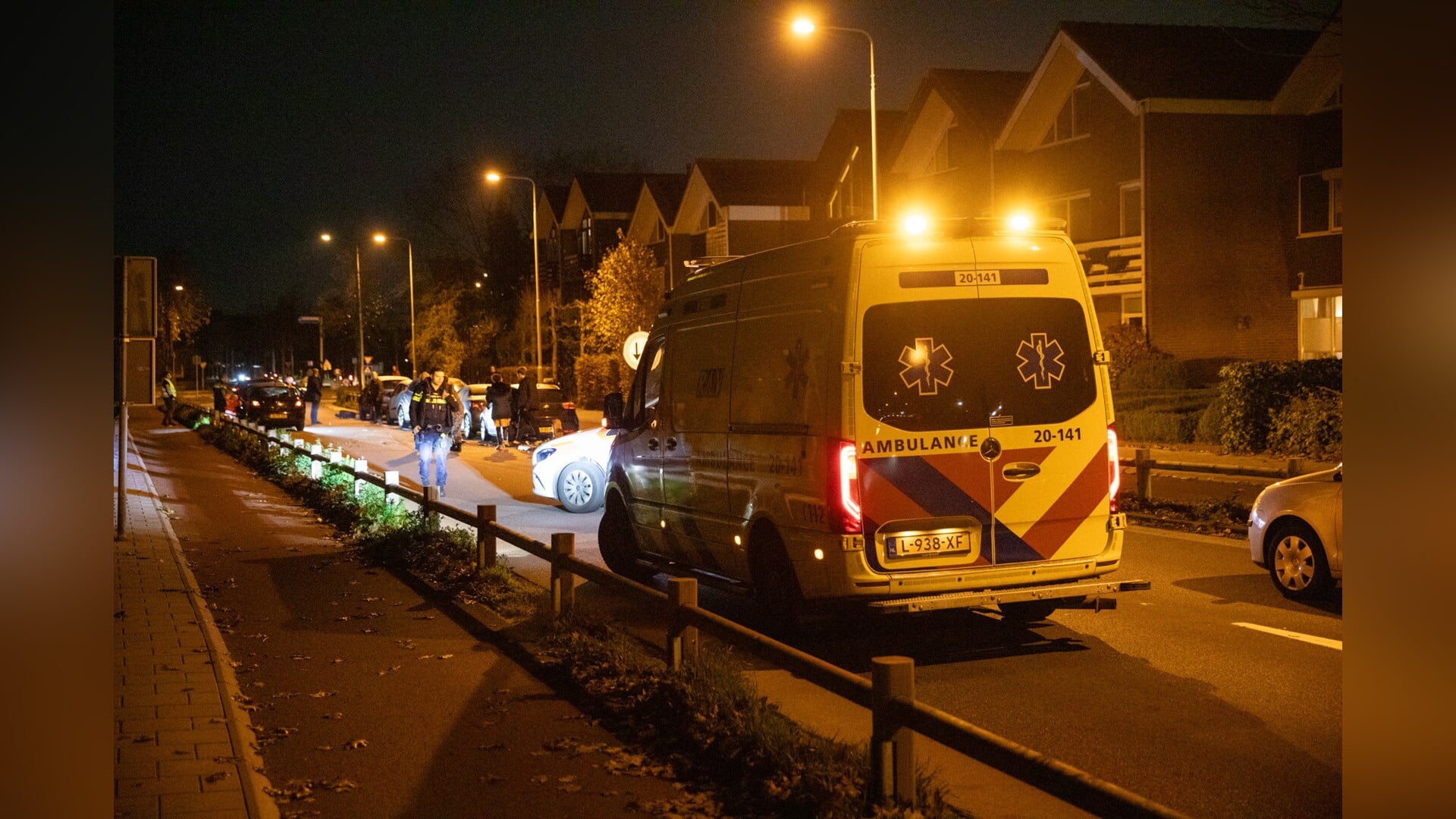 Ravage op Molensingel in Wouw: dronken automobilist rijdt over paaltje en botst frontaal op tegenlig