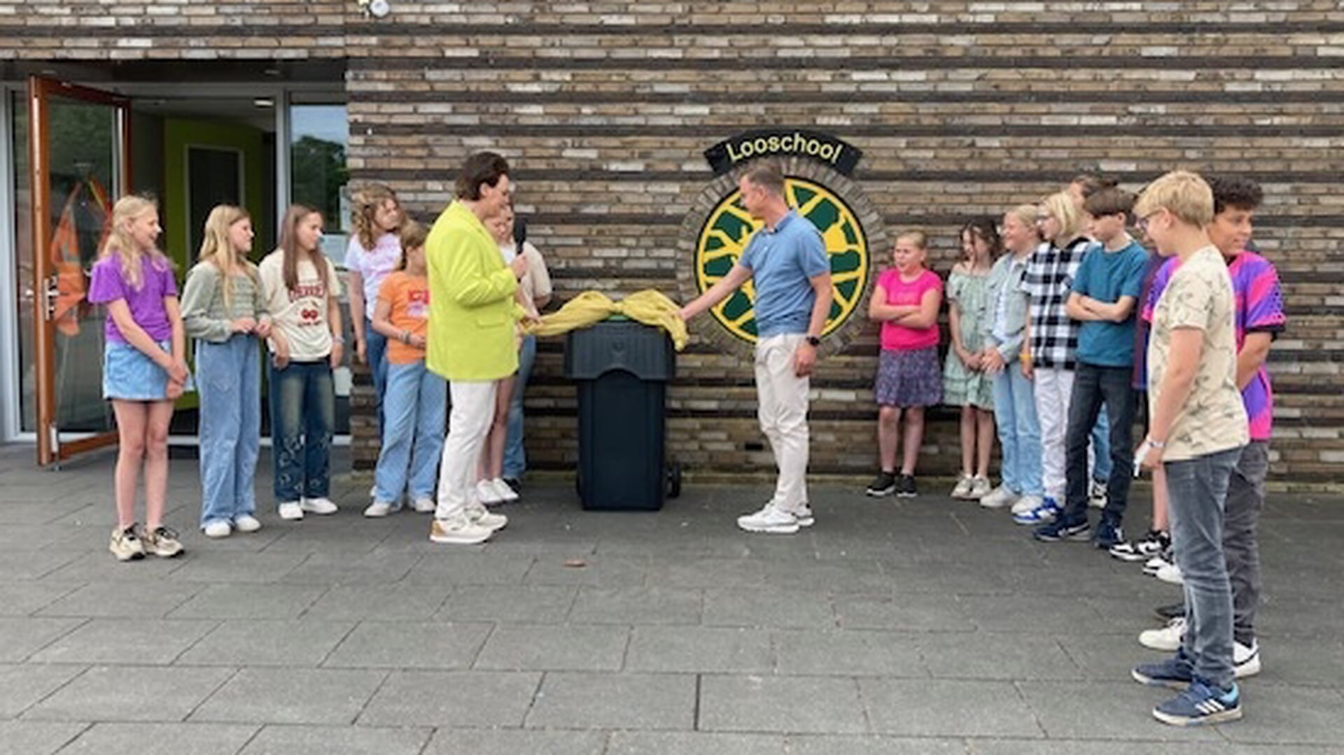 Feestelijke ingebruikname groencontainer Looschool