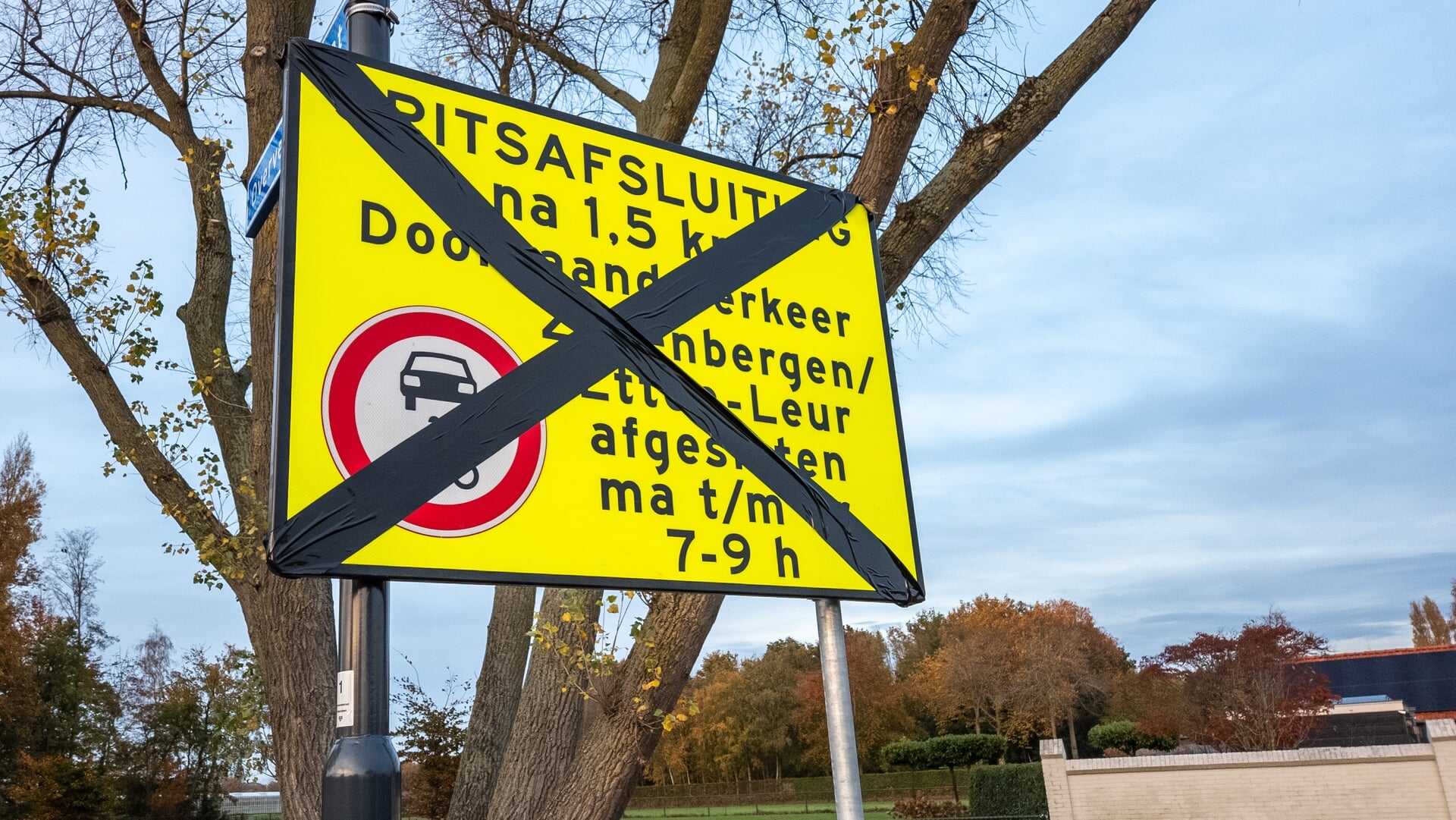 De borden zijn geplaatst, maar het is nog wachten op de startdatum van de spitssluitingen