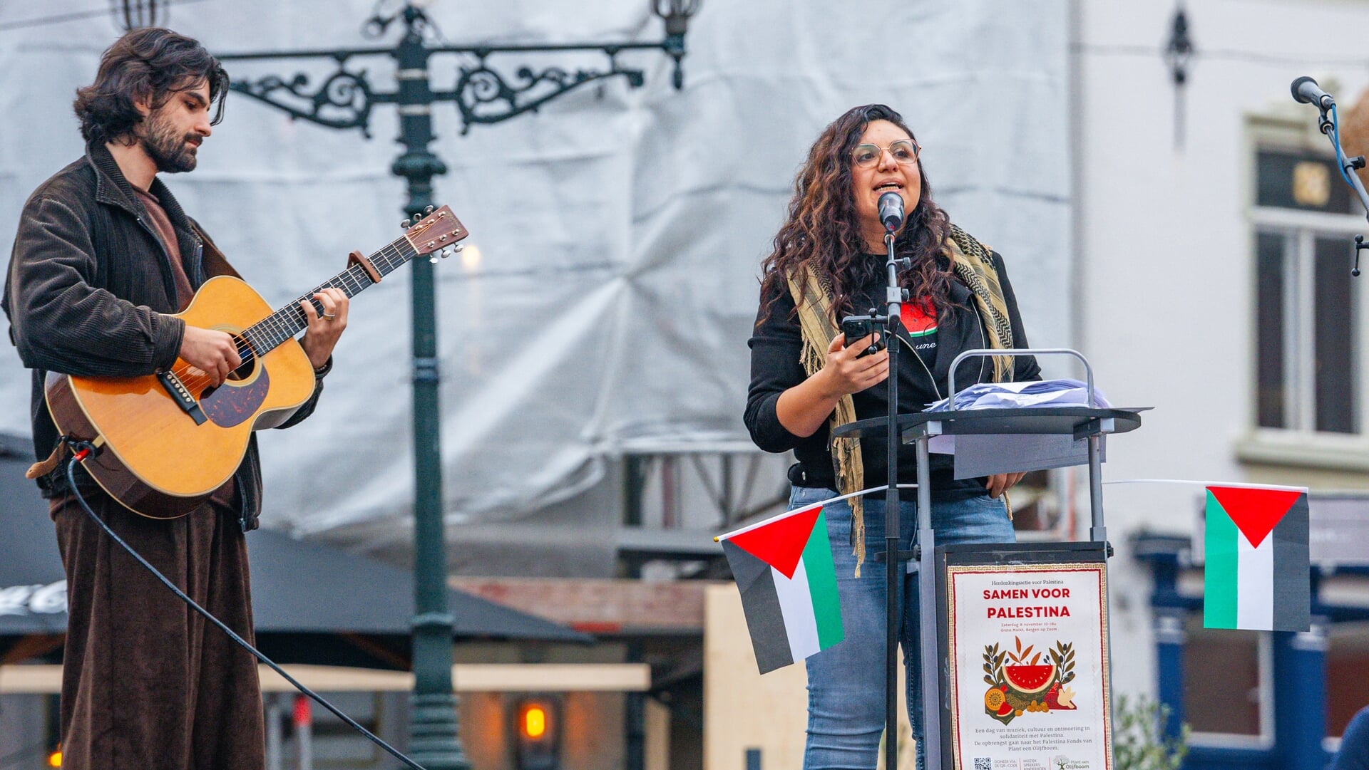 Honderden kinderschoenen en met kogels doorzeefde auto maken indruk bij herdenkingsprotest