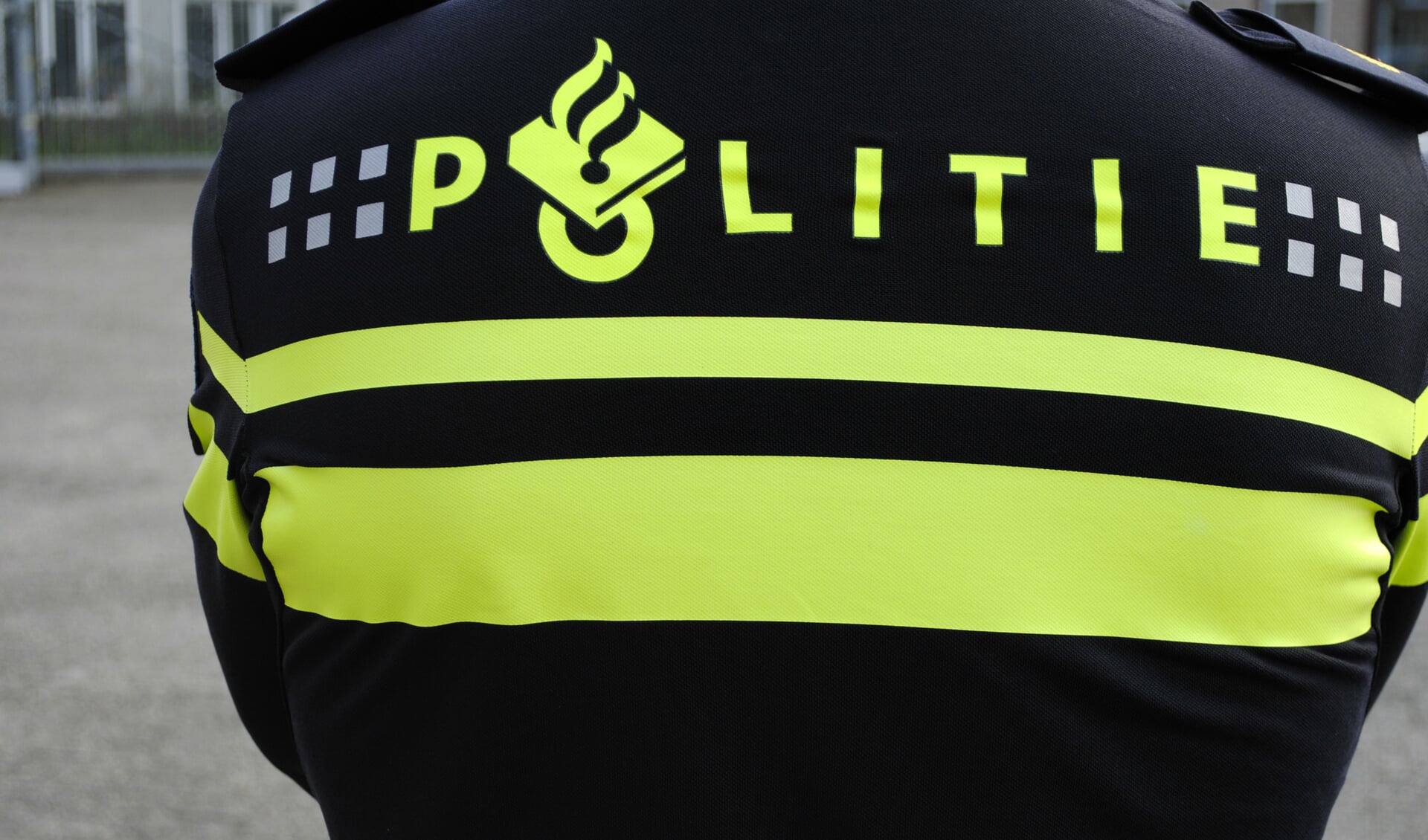 Pubers op de bon voor bekogelen auto's met snoep - GooiseMerenNieuws