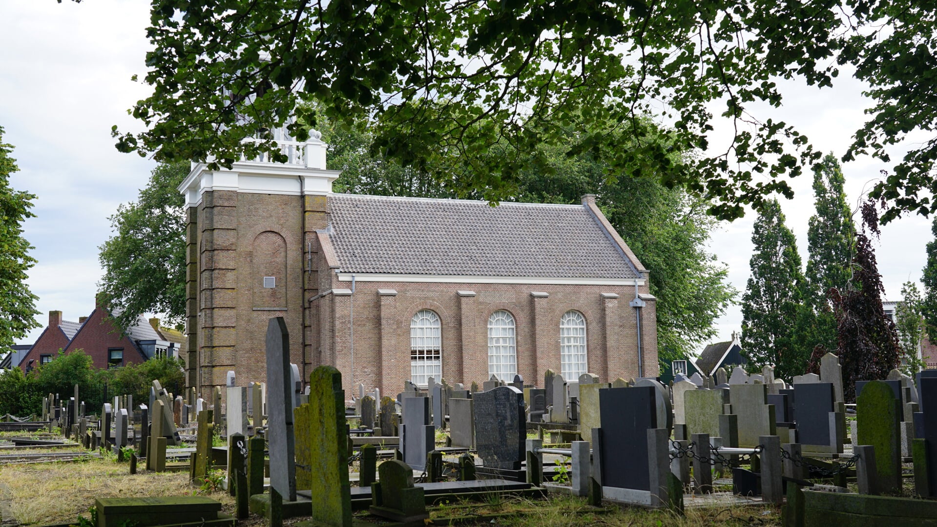 Kerkje Aan Zee Rockanje Begraafplaats bij het Kerkje aan de Zee wordt in oude stijl hersteld