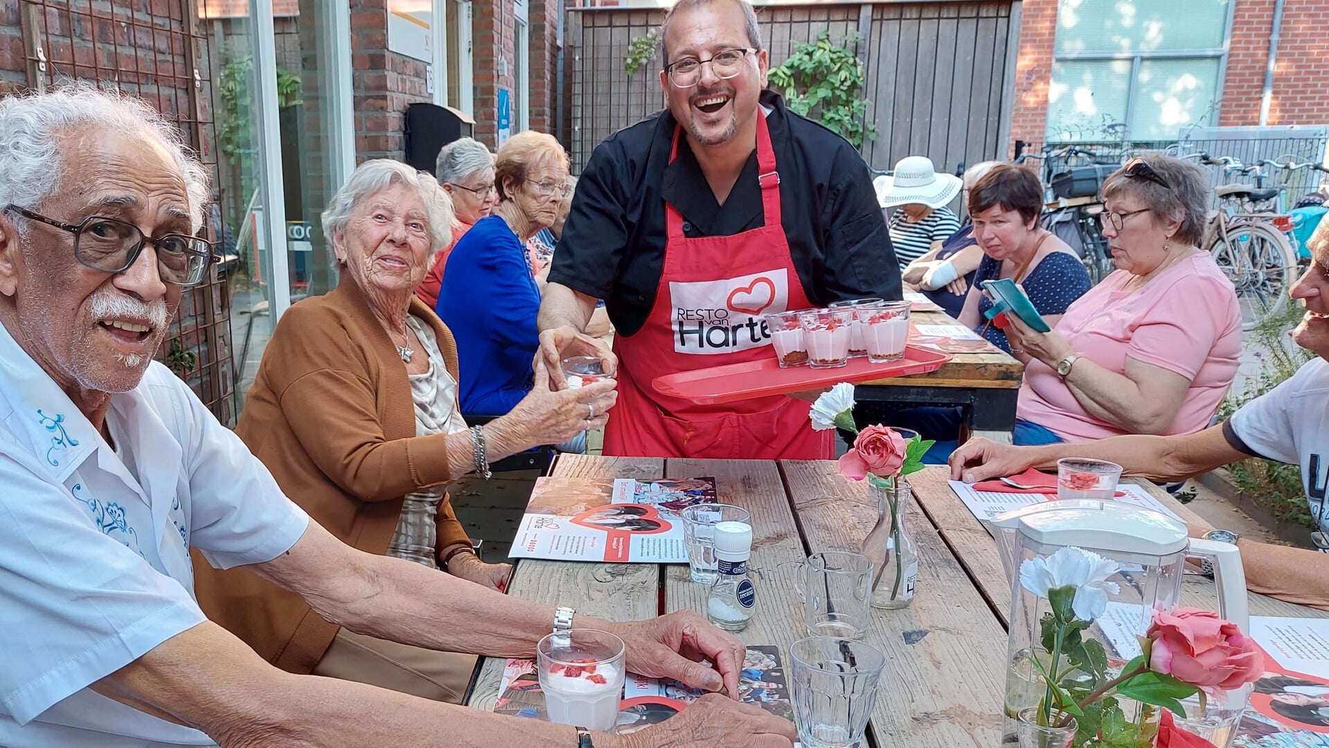 Resto VanHarte viert het lekkere weer met een Oosterse buitenmaaltijd