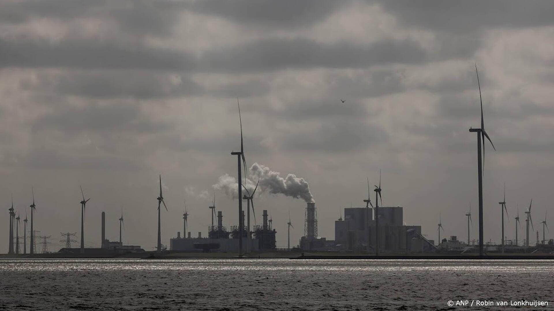 Verkoopprijzen Nederlandse industrie licht omlaag