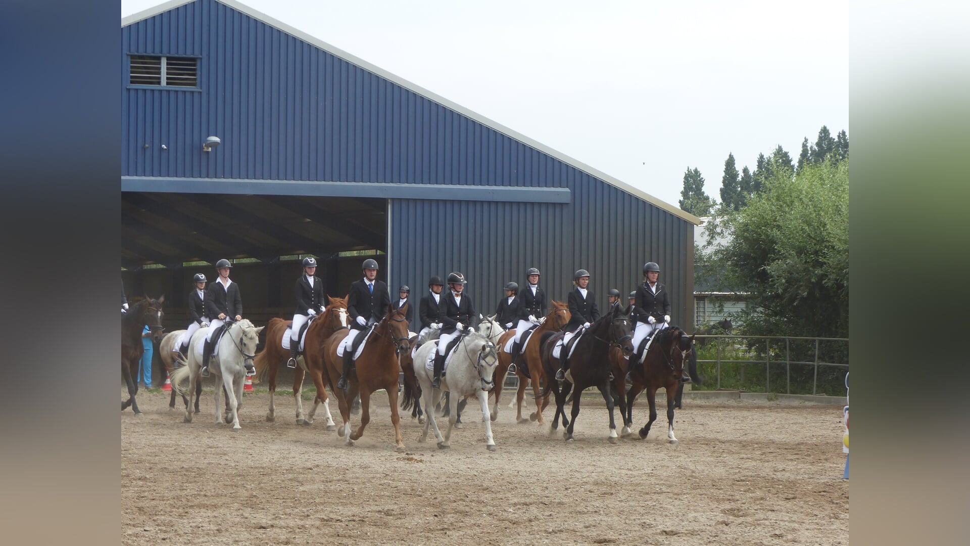Gezellige en warme viering 21-jarig bestaan Manege Castellum