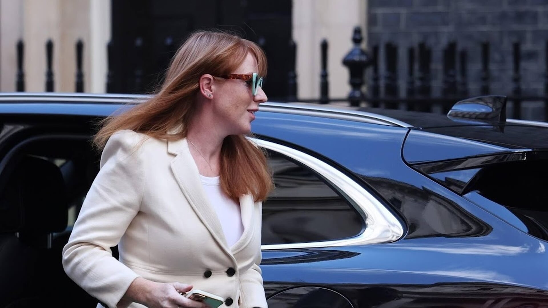 Britse media: vicepremier treedt af