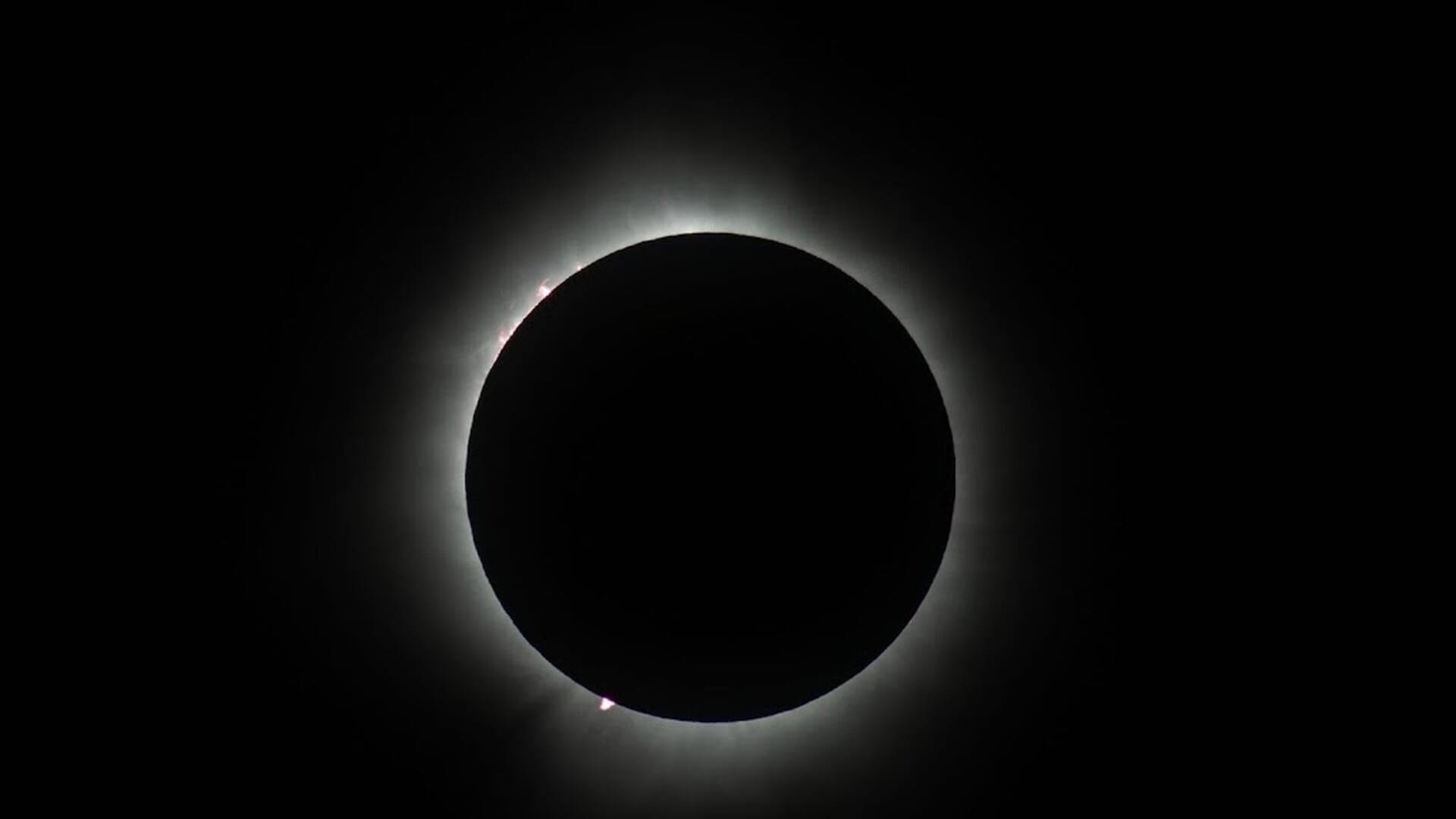 Maansverduistering zondagavond zichtbaar boven Nederland