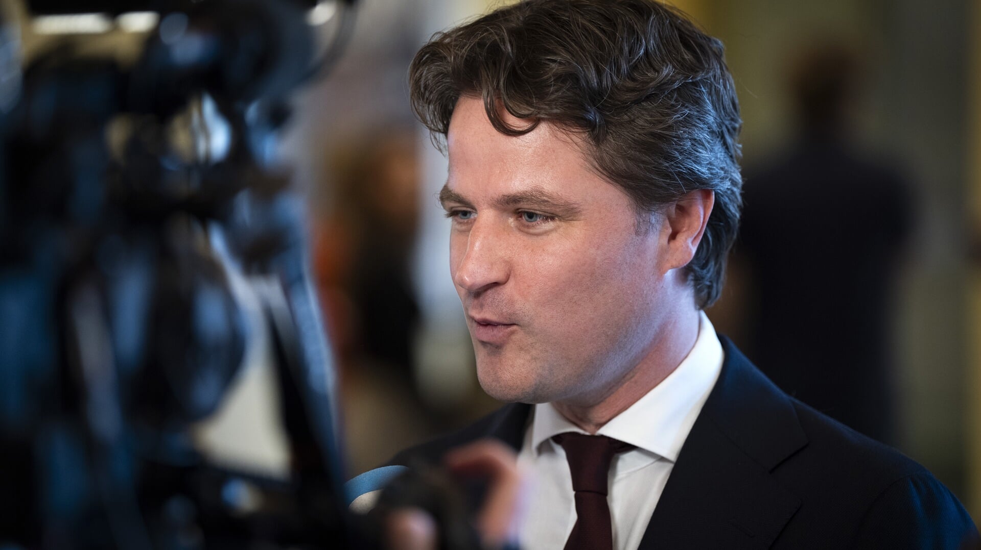 Het CDA-congres is als een warm bad voor Bontenbal, daarbuiten zwelt de kritiek aan