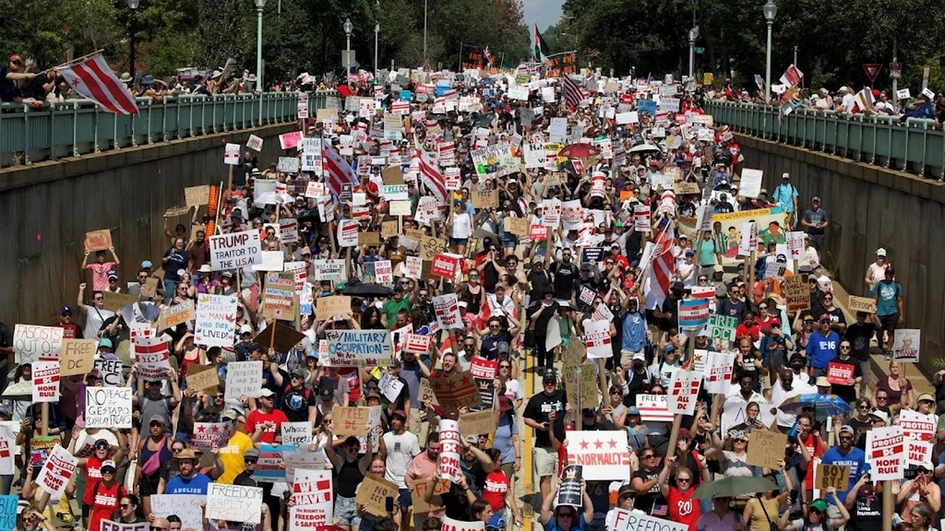 Duizenden protesteren in Washington tegen inzet Nationale Garde