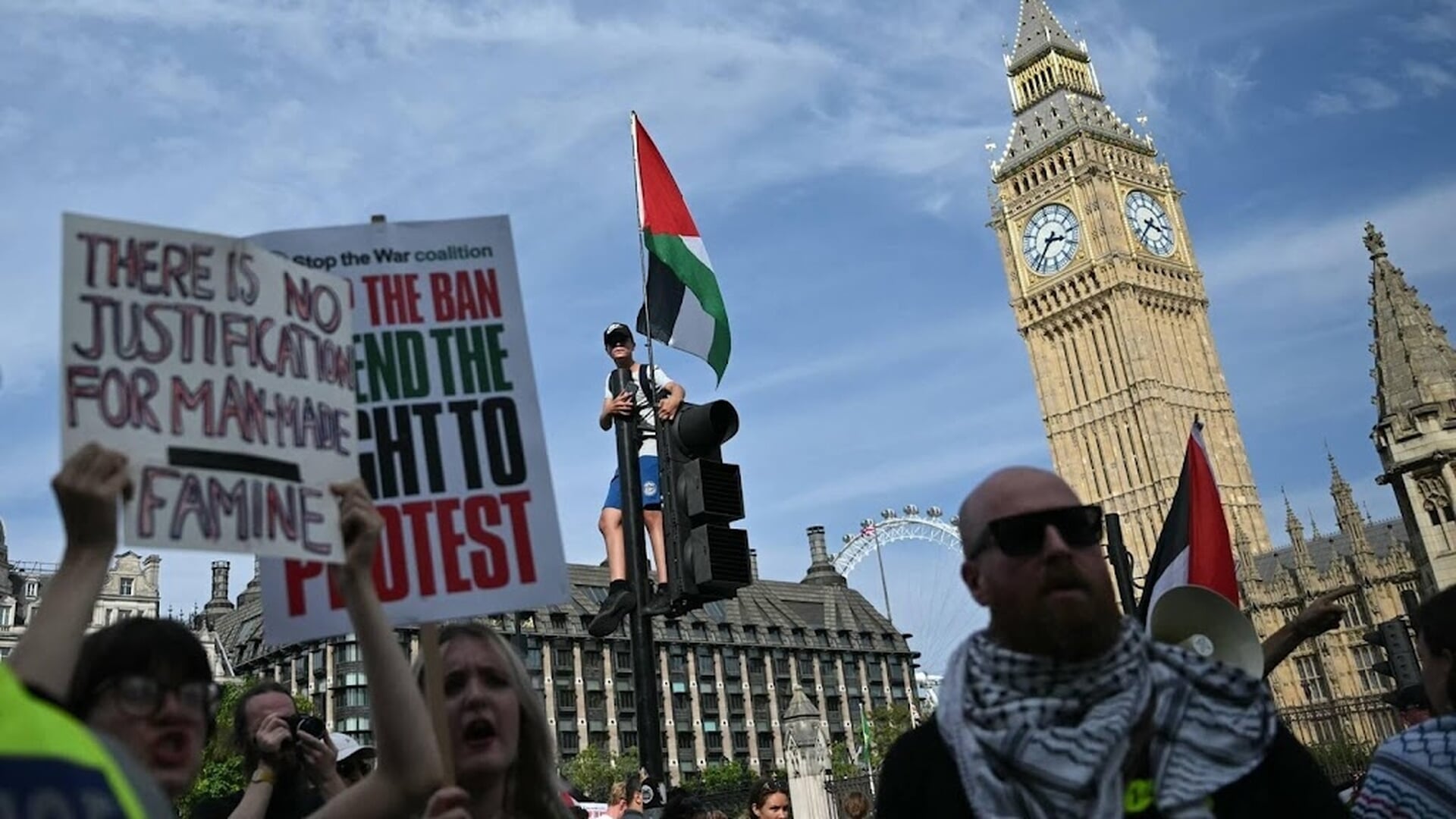 Britse politie meldt bijna 900 arrestaties na protest