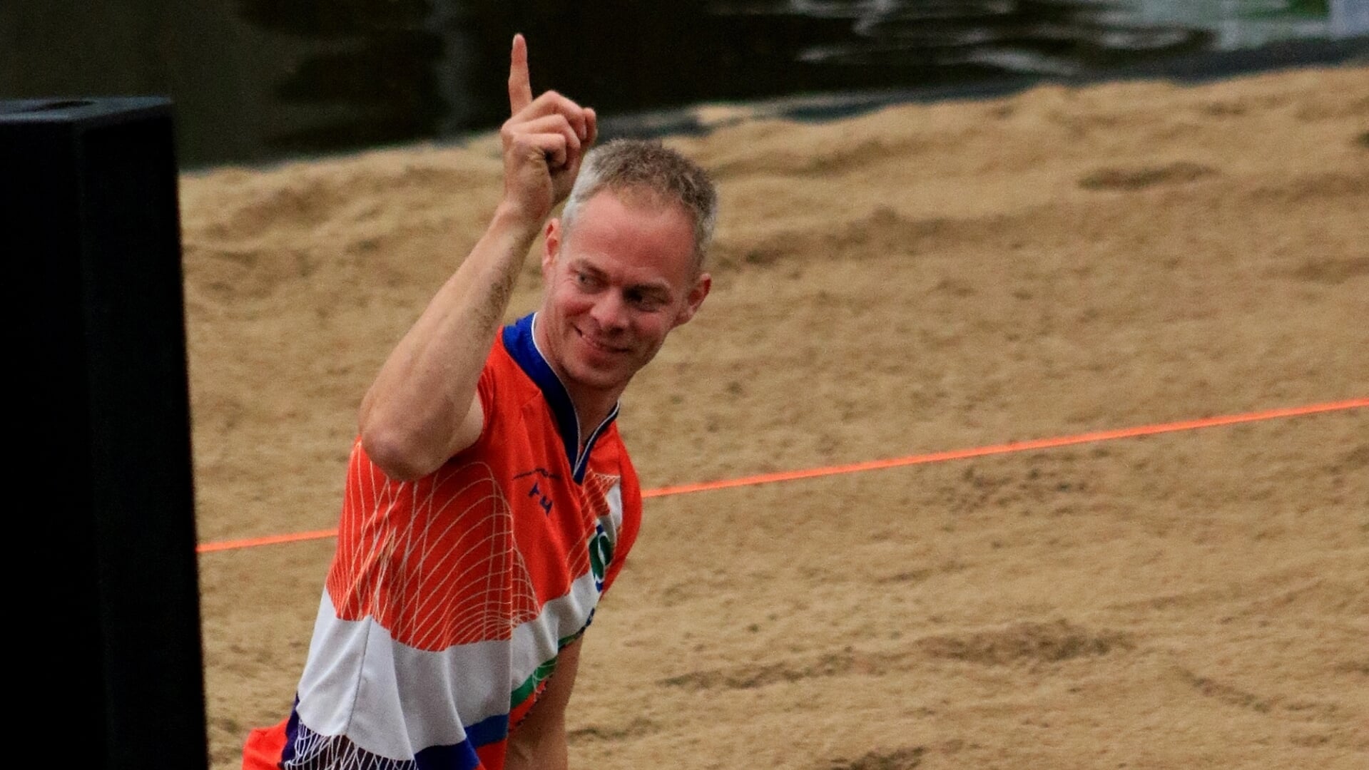 Fierljepper Germ Terpstra steelt de show op de NFM