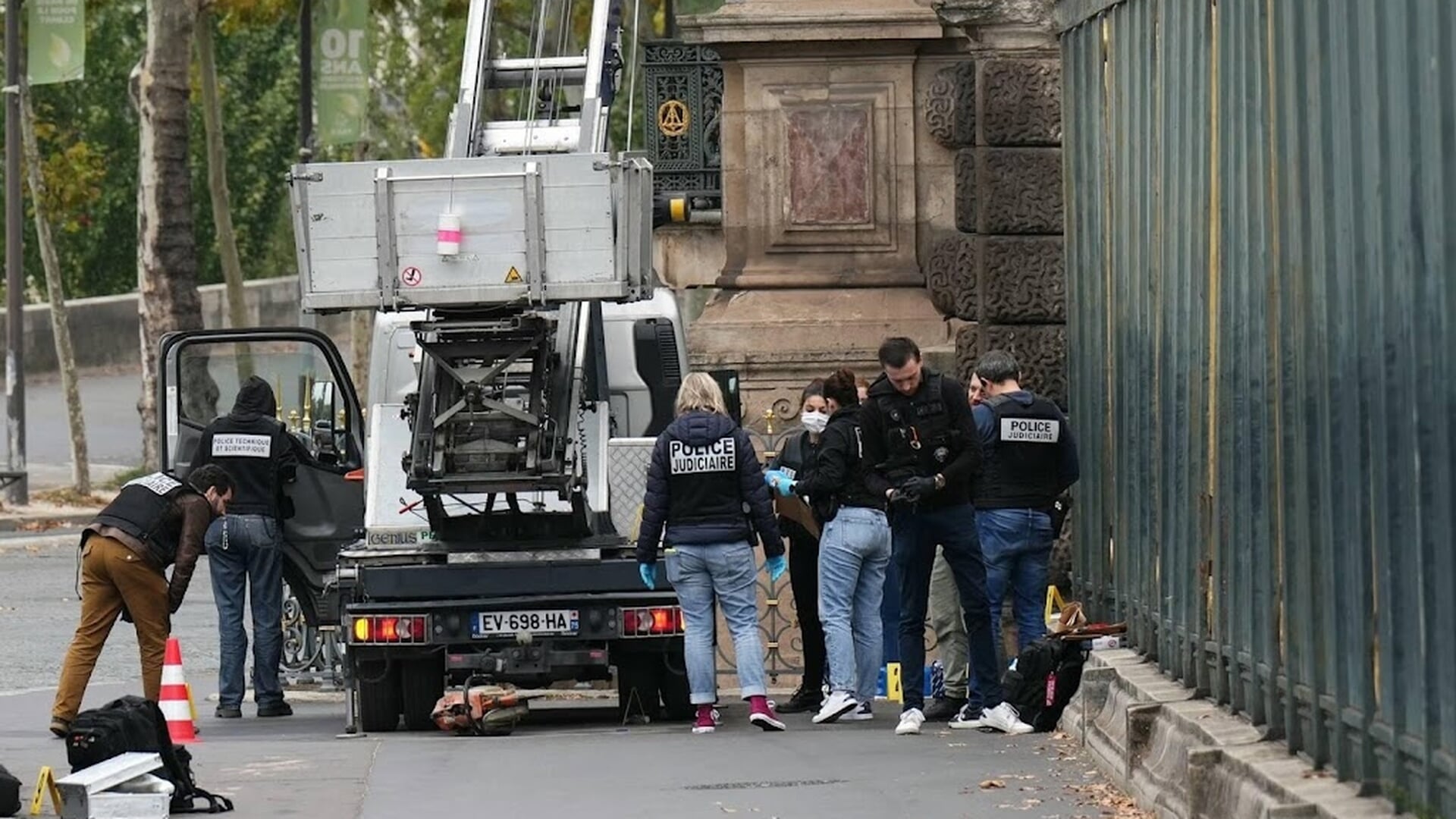 Twee verdachten opgepakt om juwelenroof Louvre