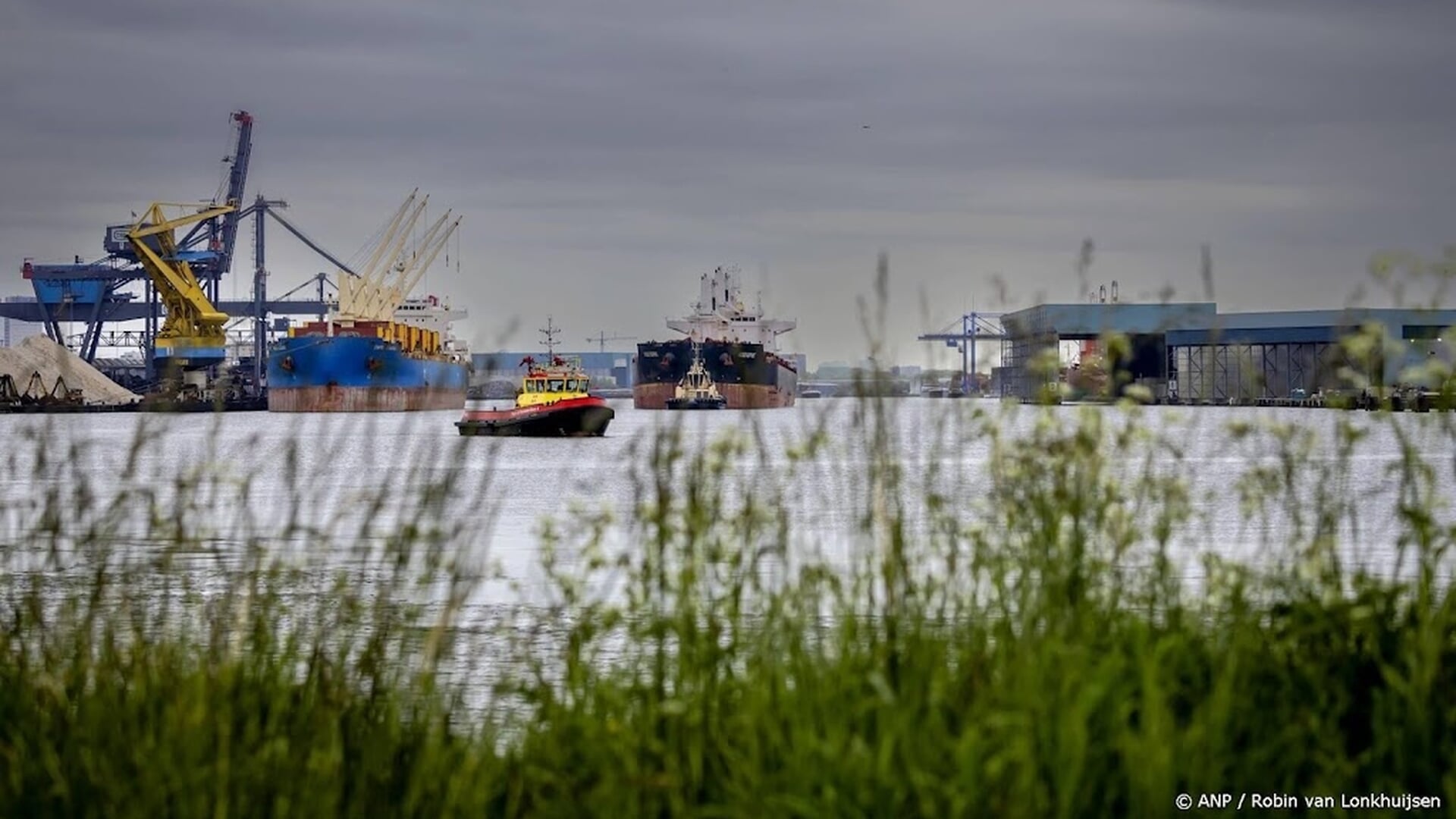 Zoektocht naar vermisten na aanvaring haven Amsterdam gaat door