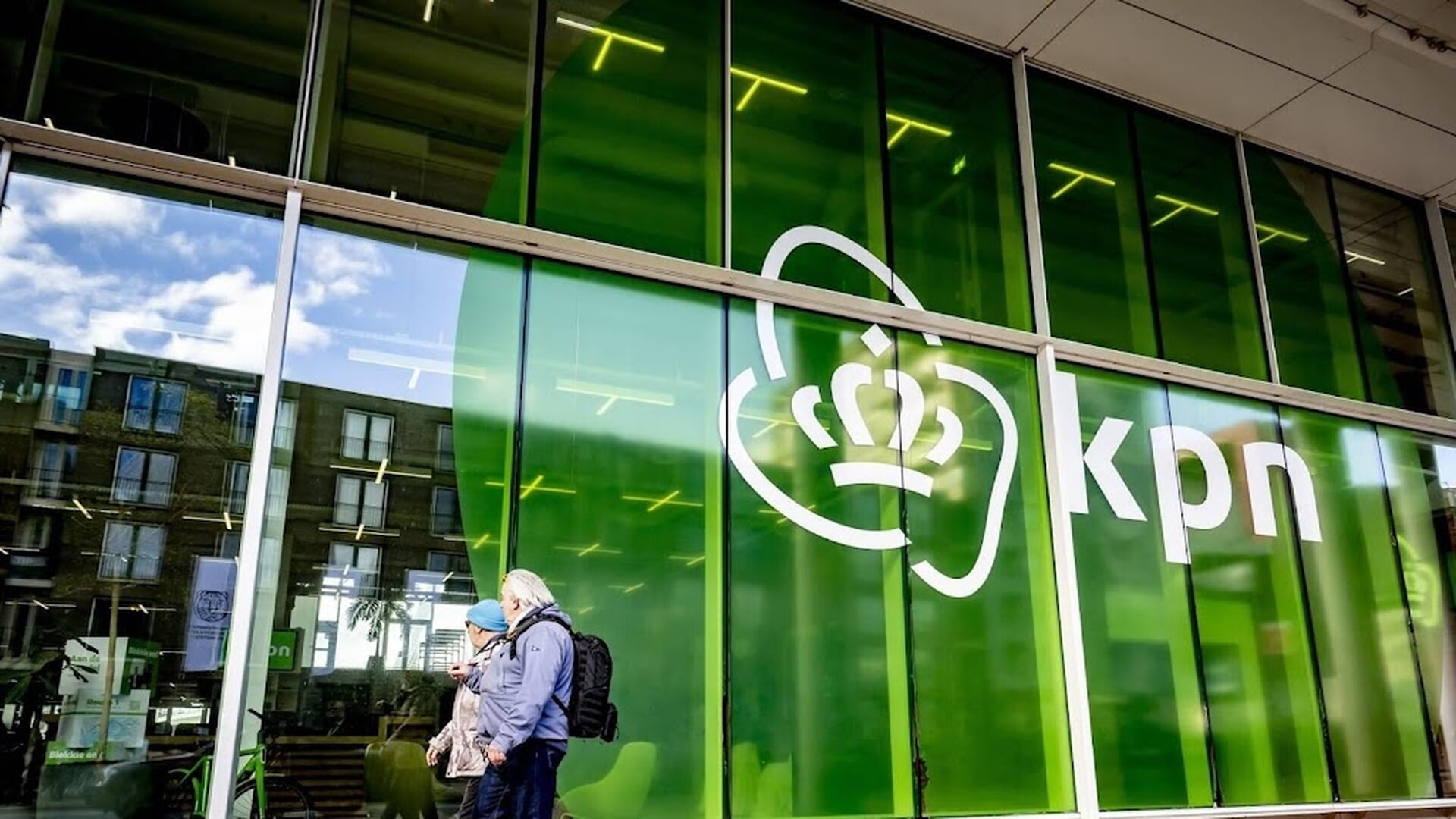 Telecombedrijf KPN krijgt er meer klanten bij