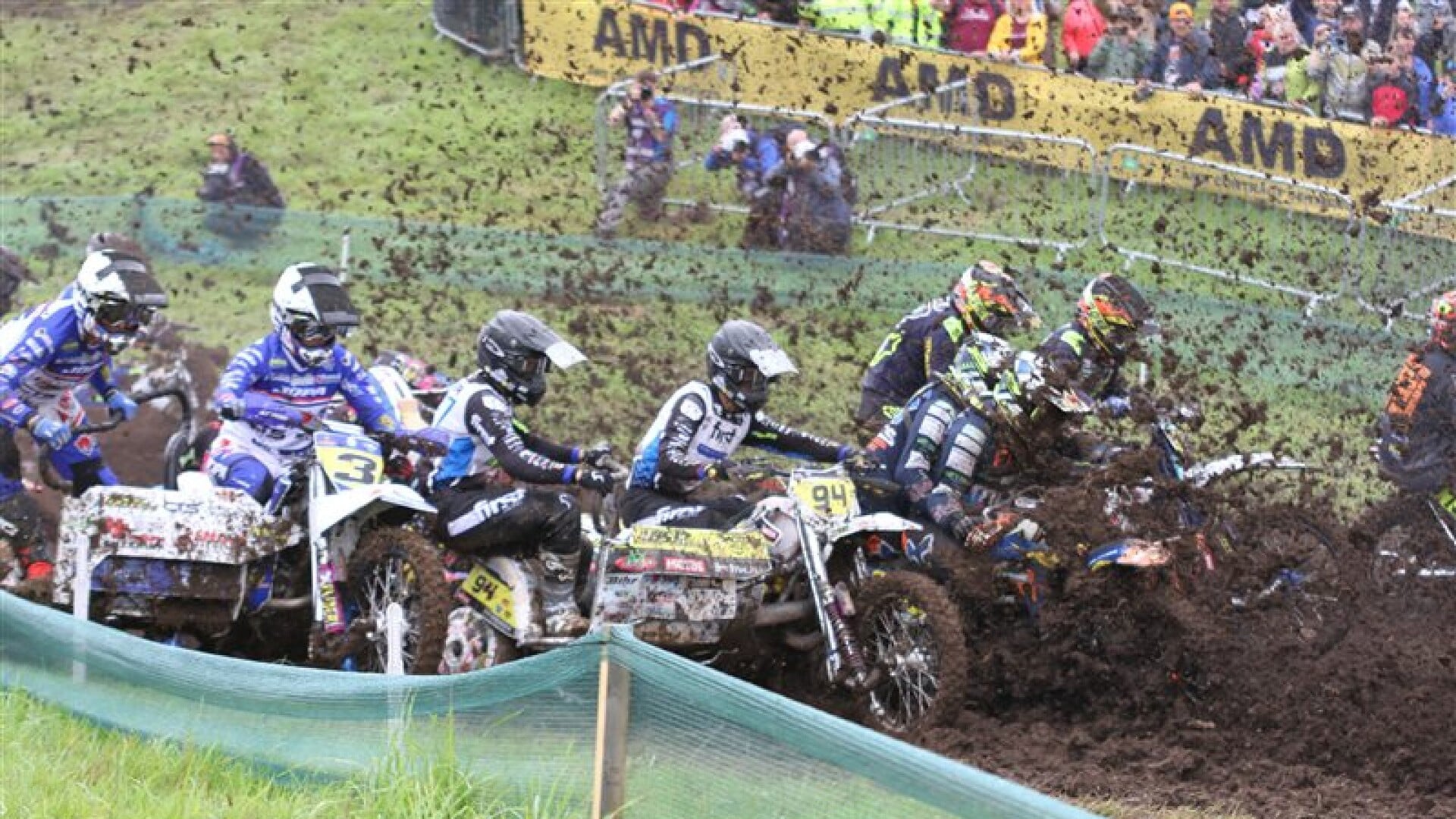 Modderbad in Noord-Ierse Grand Prix zijspancross | Sport ...